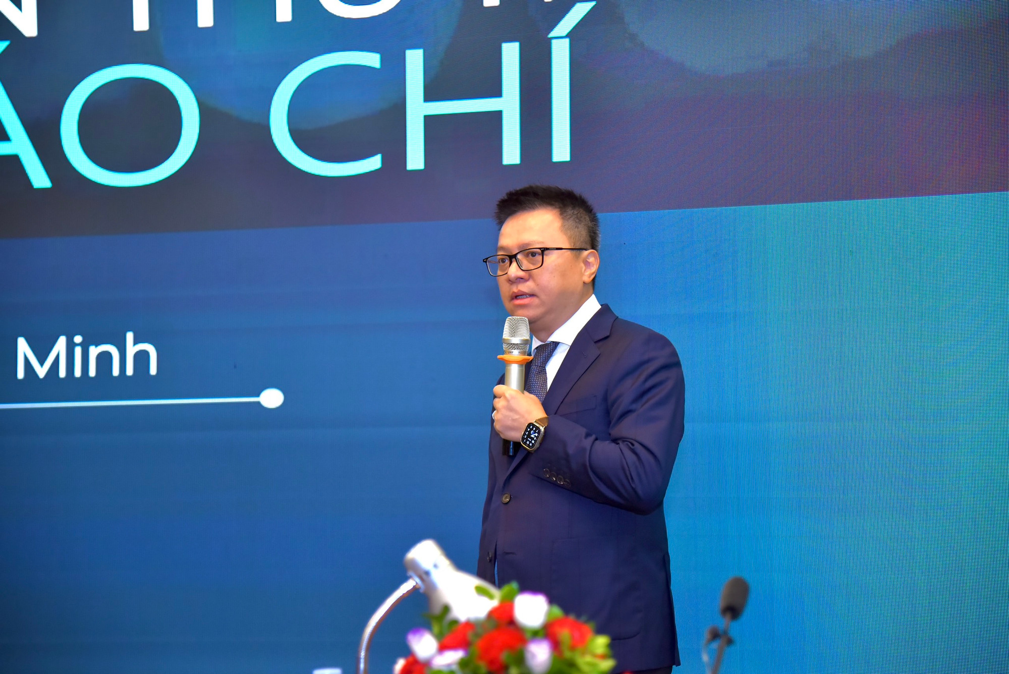 Bên cạnh đó, các cơ quan báo chí trên thế giới cũng quan tâm tới các hoạt động kinh doanh khác như: Tổ chức sự kiện, thương mại điện tử, cấp phép thương hiệu, hợp tác với các nền tảng công nghệ-trí tuệ nhân tạo, tổ chức nghiên cứu, thậm chí cung cấp các dịch vụ công nghệ thông tin...