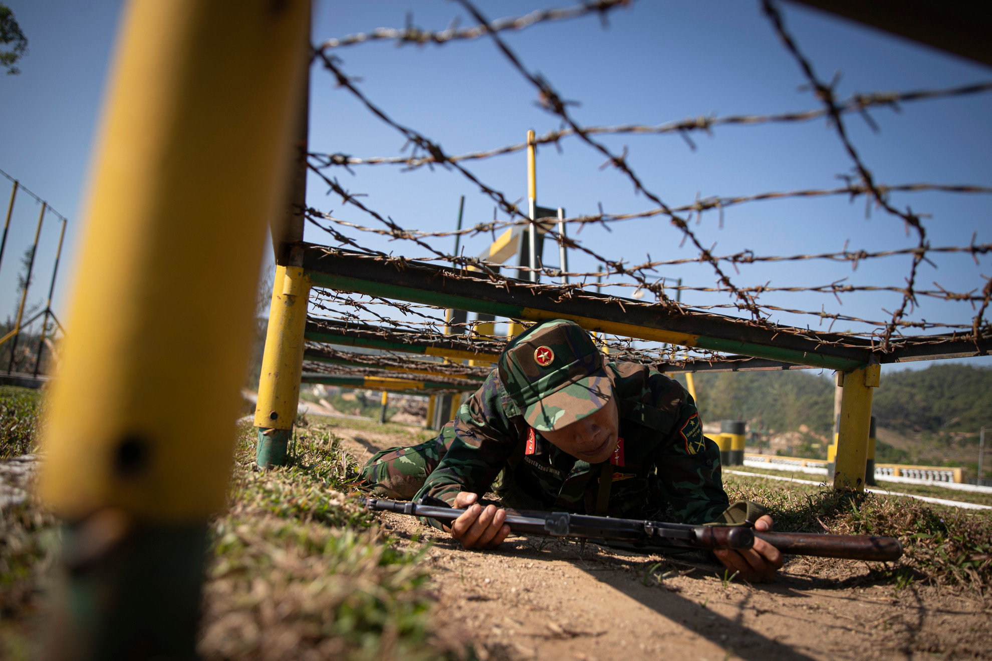 Cận cảnh những màn huấn luyện tại Lữ đoàn 242. Cận cảnh những màn huấn luyện tại Lữ đoàn 242.