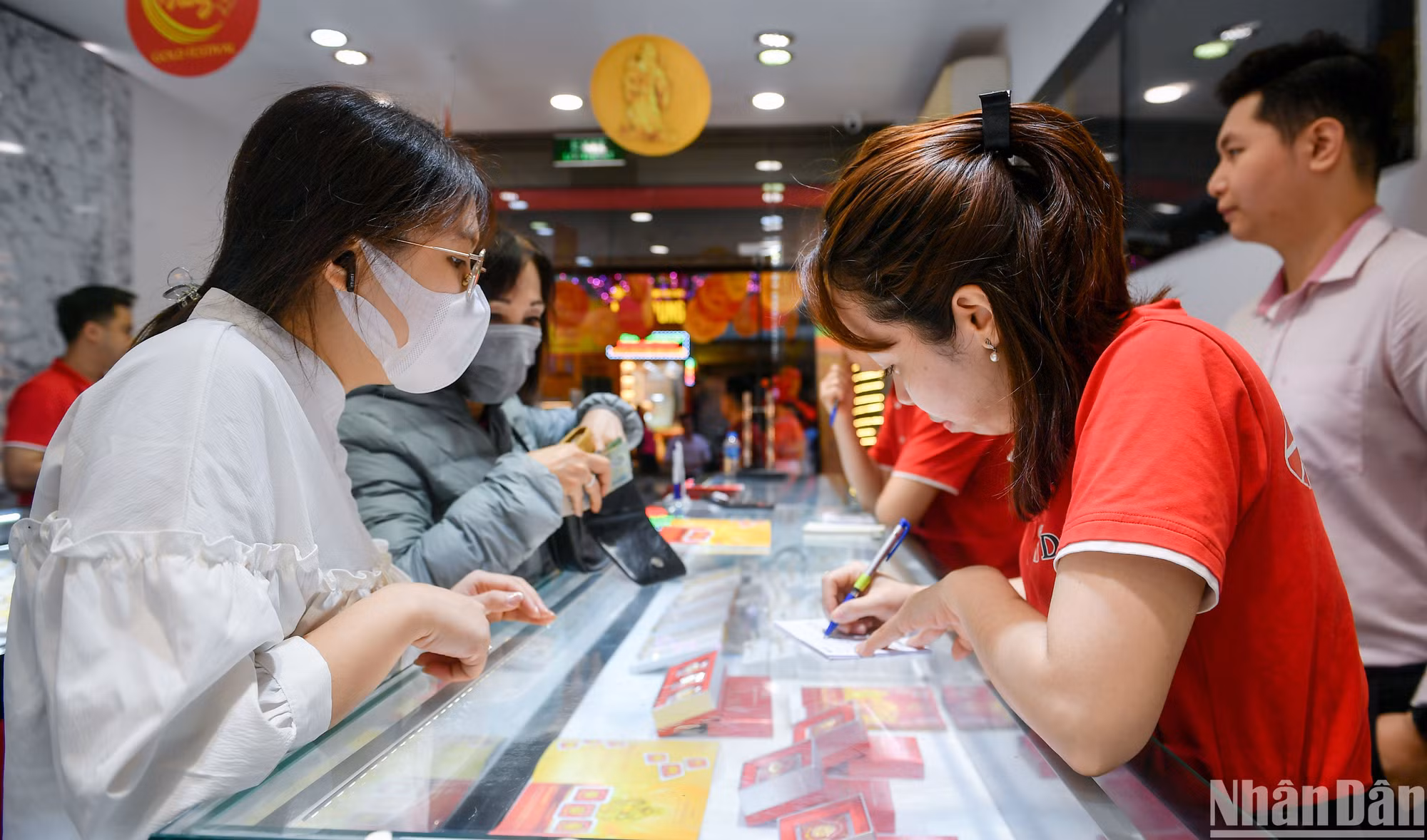 Mặt hàng bán chạy nhất là nhẫn trơn.