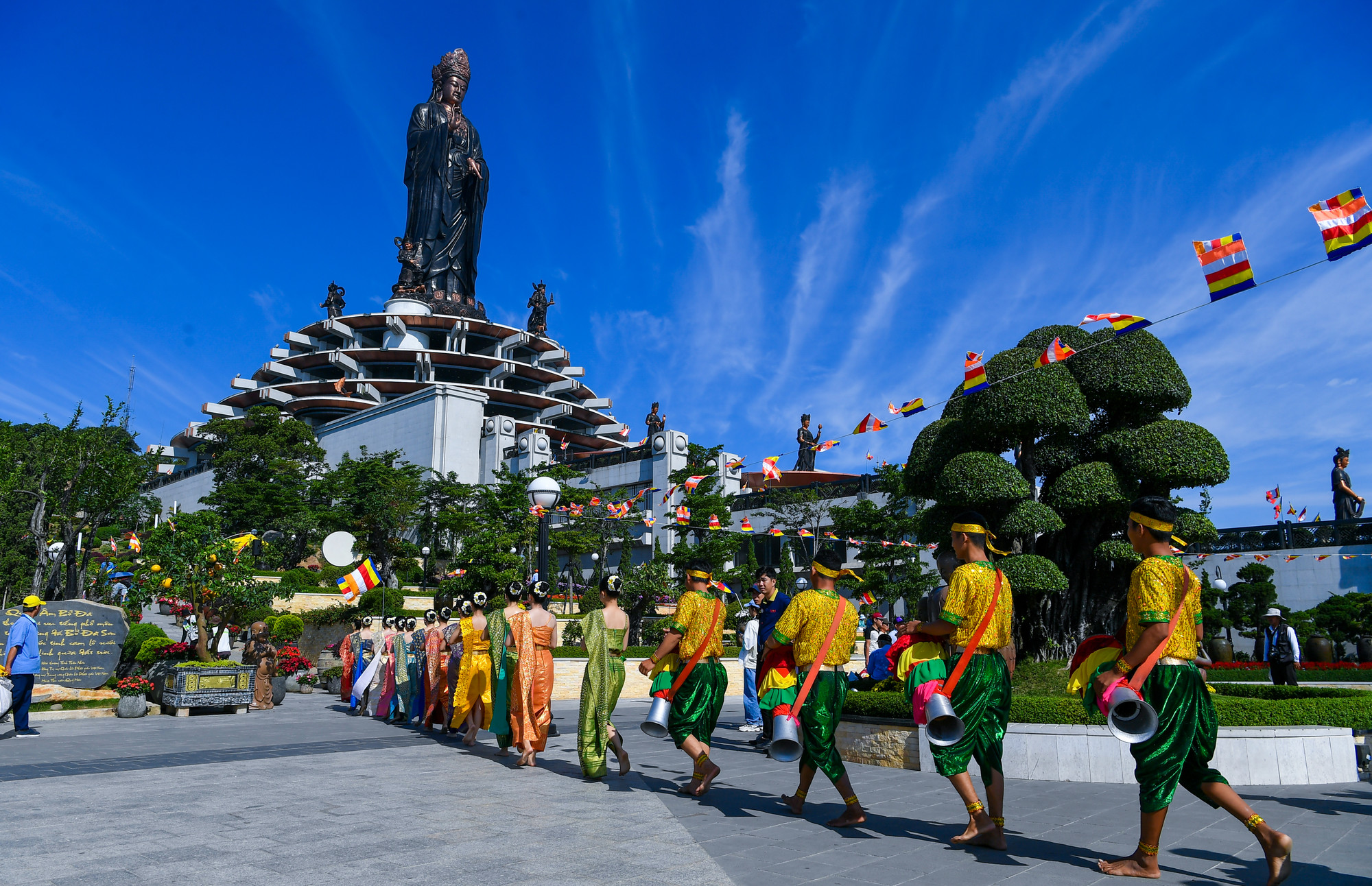 [Ảnh] Chiêm ngưỡng biển mây huyền ảo trên đỉnh núi Bà Đen Tây Ninh ảnh 10