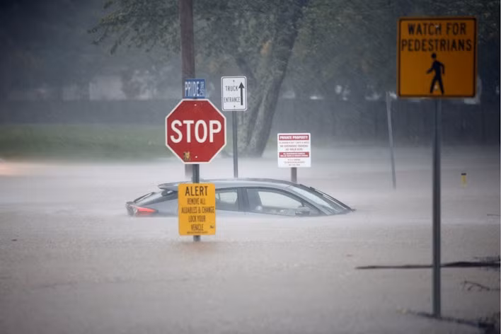 Đường phố tại thành phố St. Petersburg, Florida bị ngập sâu sau khi bão Helene quét qua nước Mỹ. (Ảnh: Reuters)