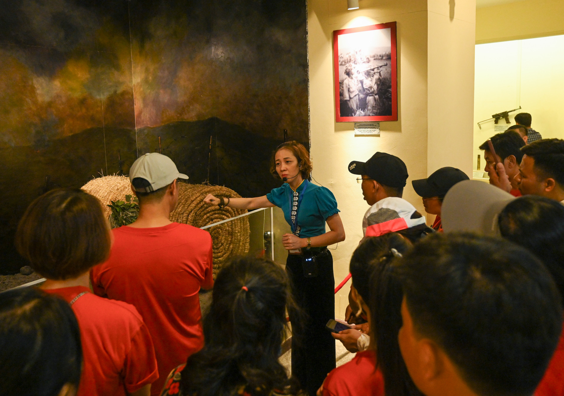 Hiện, Sở Văn hóa, Thể thao và Du lịch tỉnh Điện Biên cũng đang tích cực phối hợp với các Sở, ngành tiếp tục tăng cường công tác quản lý chất lượng dịch vụ, giá dịch vụ, duy trì tốt hoạt động của Đoàn công tác liên ngành để tiếp nhận, xử lý các thông tin, phản ánh liên quan đến khách du lịch.