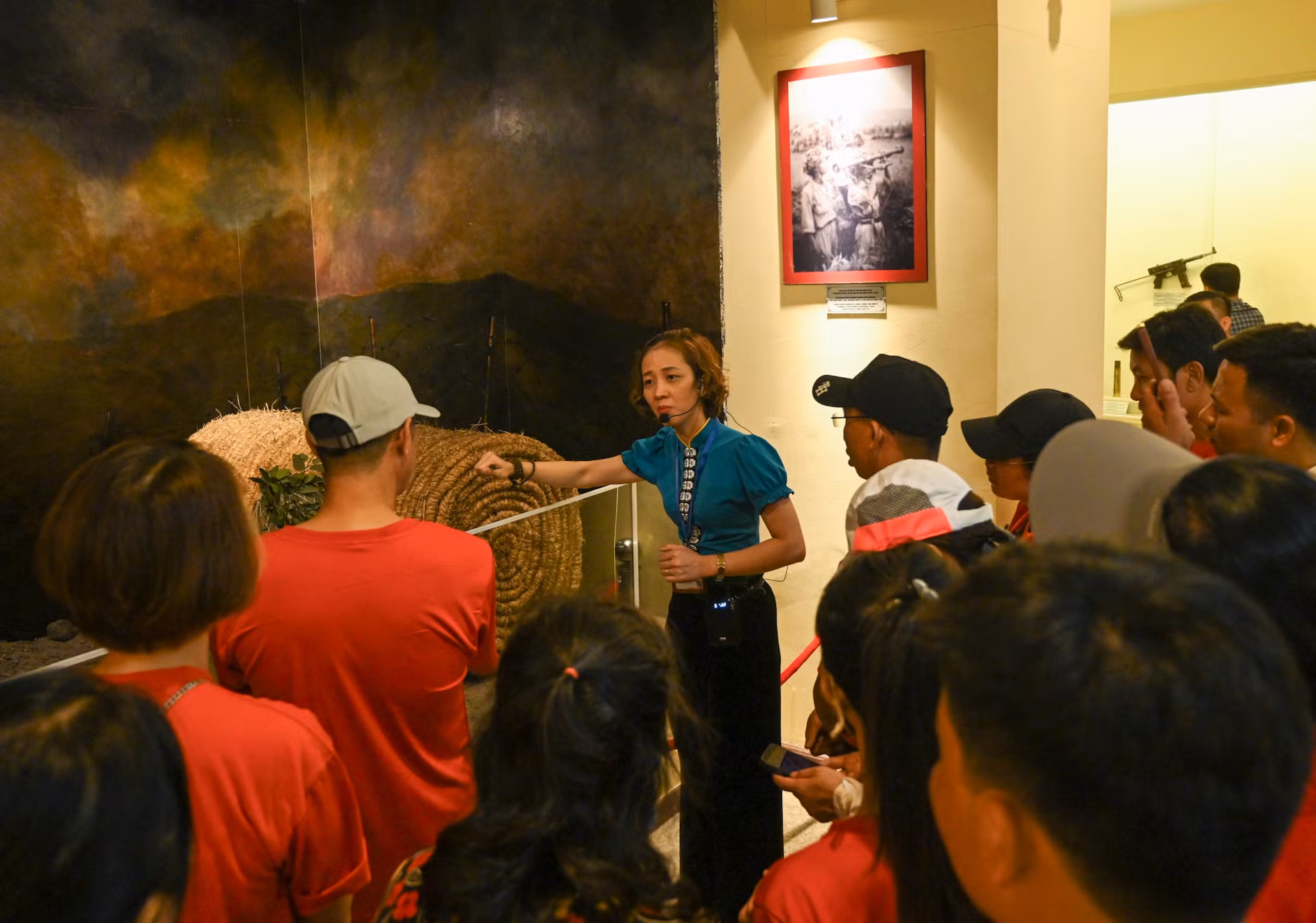 Hiện, Sở Văn hóa, Thể thao và Du lịch tỉnh Điện Biên cũng đang tích cực phối hợp với các Sở, ngành tiếp tục tăng cường công tác quản lý chất lượng dịch vụ, giá dịch vụ, duy trì tốt hoạt động của Đoàn công tác liên ngành để tiếp nhận, xử lý các thông tin, phản ánh liên quan đến khách du lịch.