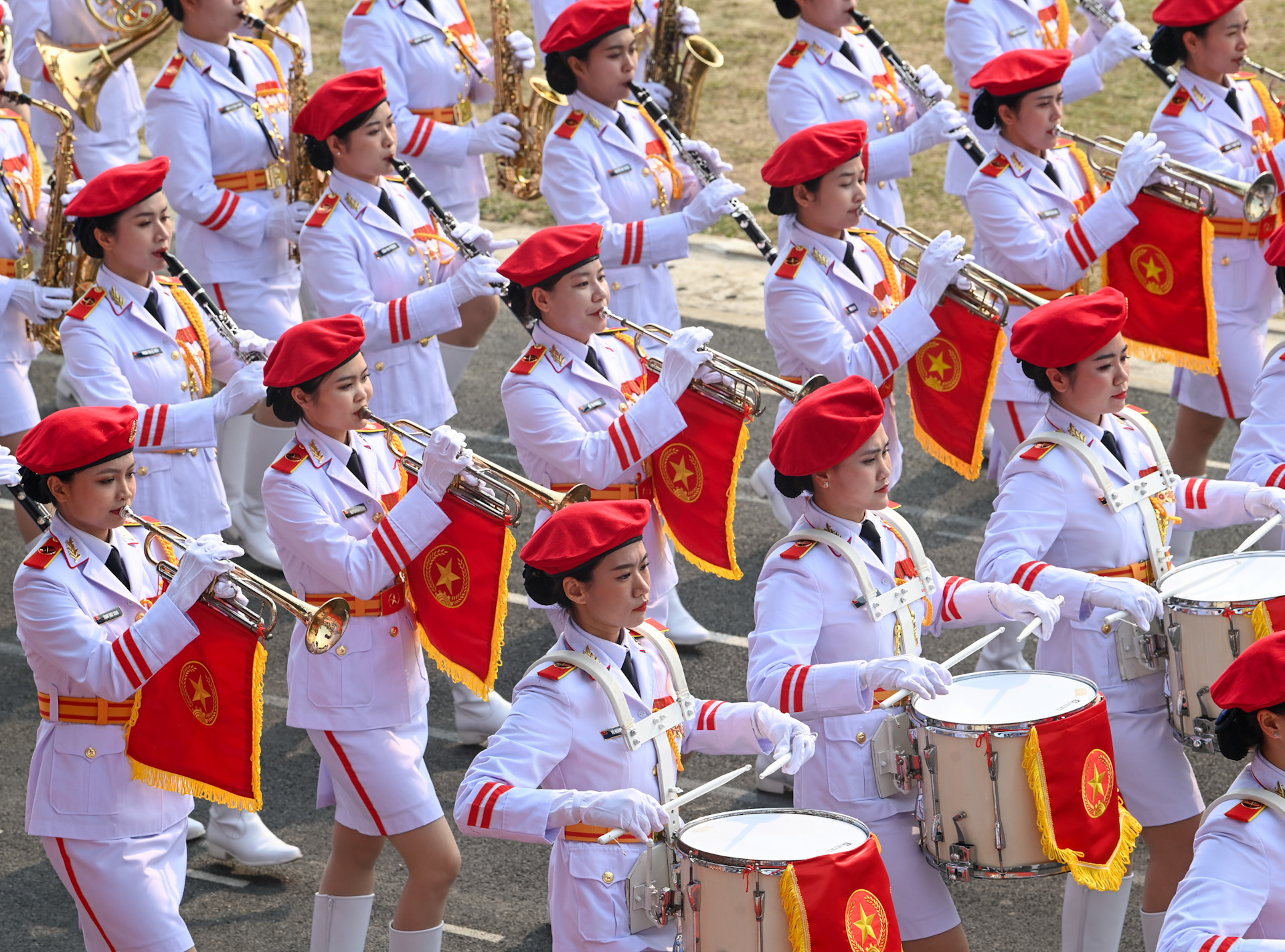 Trong buổi Tổng duyệt hợp luyện diễu binh, diễu hành dịp lễ kỷ niệm 70 năm Chiến thắng Điện Biên Phủ, những "bóng hồng" của khối Quân đội, Công an gây ấn tượng với ngoại hình tươi tắn và các động tác điều lệnh nhanh, mạnh, dứt khoát.