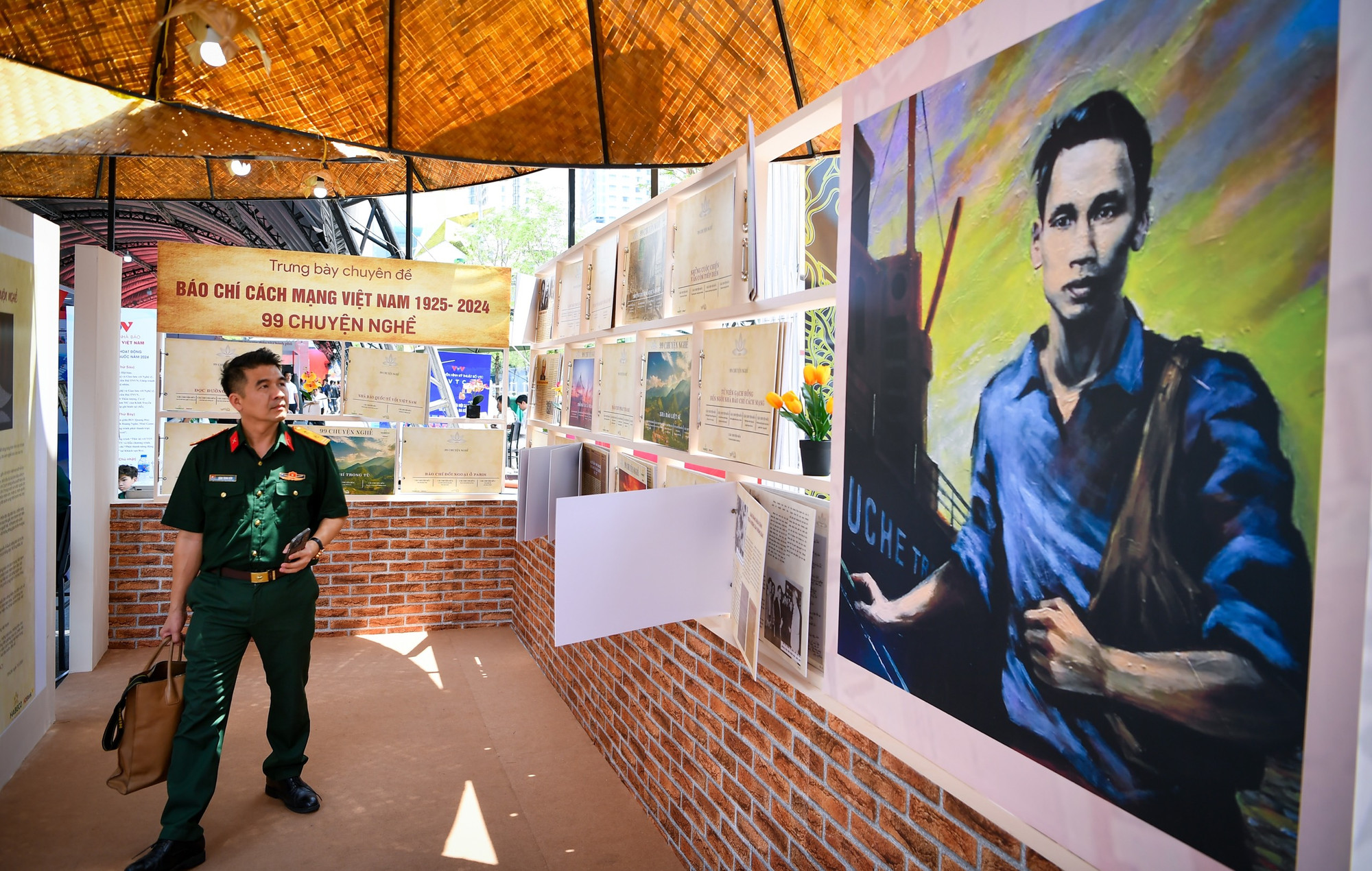 Với 23 vách cùng 99 câu chuyện kể về quá trình hình thành, phát triển của báo chí cách mạng trong 99 năm qua như: “Từ viên gạch hồng đến ngôi nhà báo chí cách mạng”, “Báo chí trong tù”, “Dọc đường kháng chiến”, “Những cuộc chiến vẫn còn tiếp diễn” hay “Báo chí trong dòng chảy công nghệ”…