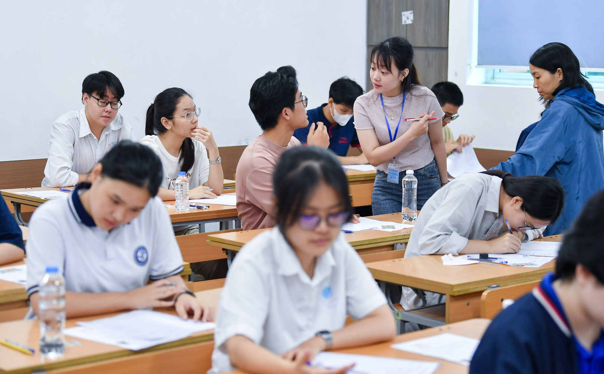 Theo thống kê của Bộ Giáo dục và Đào tạo, Kỳ thi tốt nghiệp trung học phổ thông năm nay có hơn 1,07 triệu thí sinh đăng ký dự thi, tăng hơn 45.000 em so với năm 2023, trong đó có gần 47.000 thí sinh tự do.