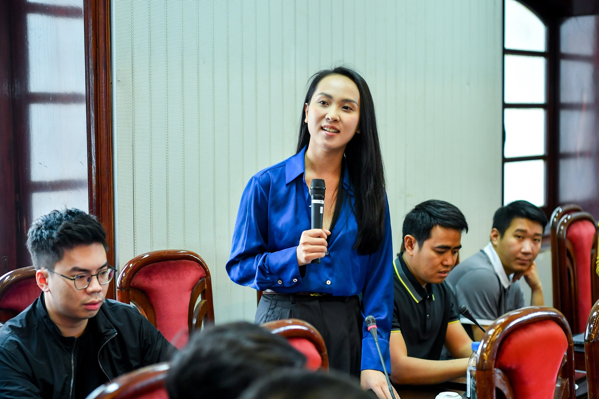 Đại diện các cơ quan báo chí đặt câu hỏi tại sự kiện.