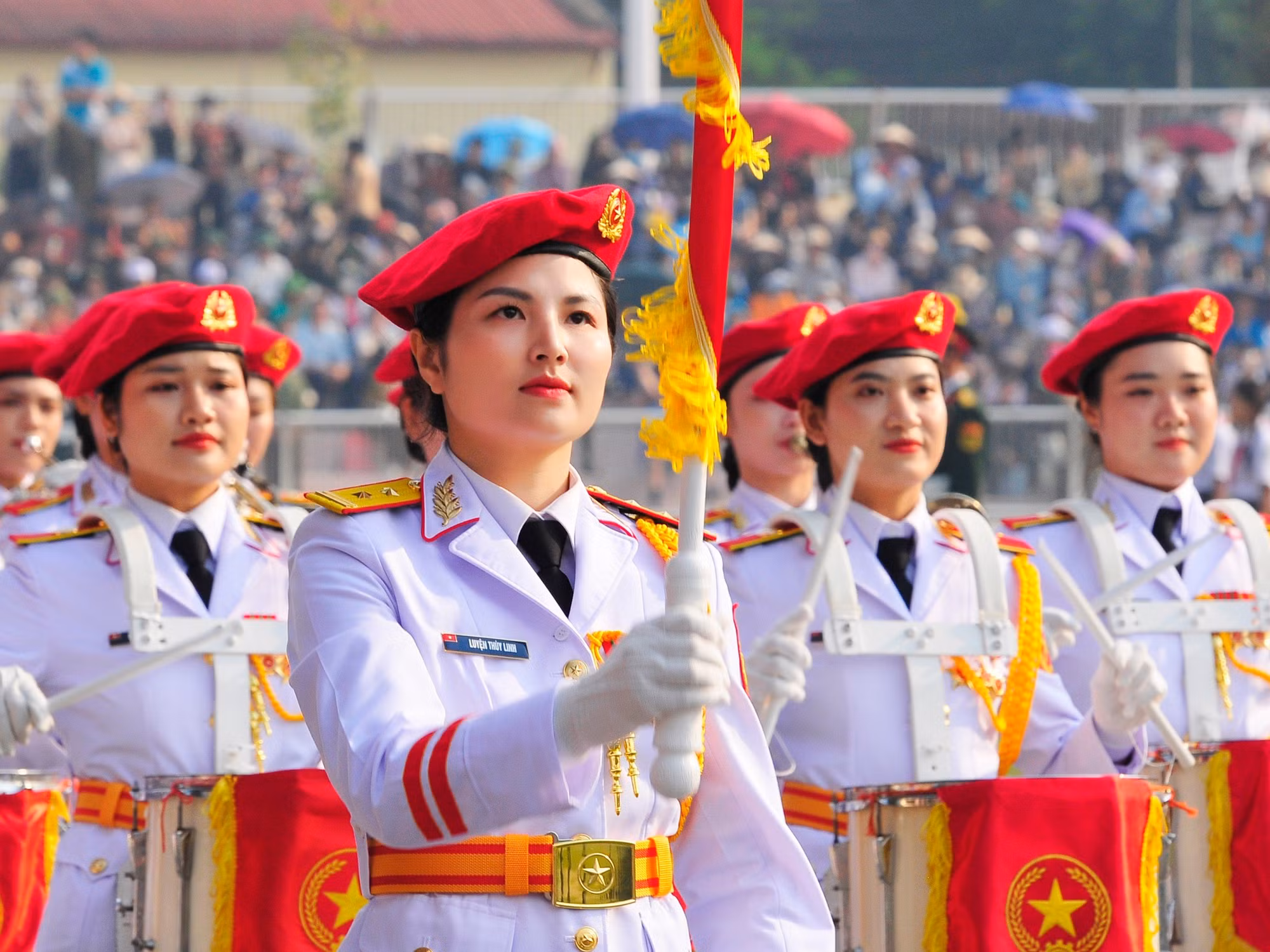 Đây là lần đầu tiên, một đội nữ Quân nhạc tham dự lễ diễu binh.