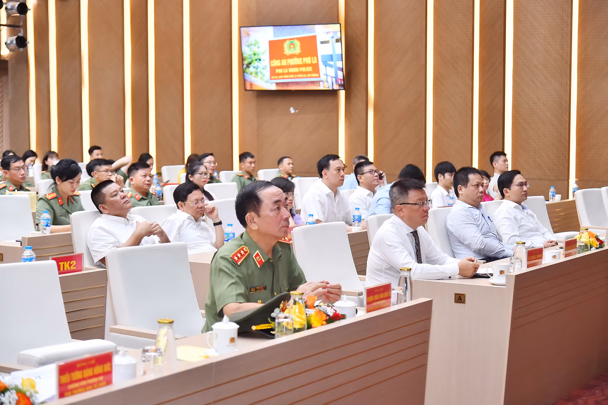 Tới dự sự kiện có Thượng tướng Trần Quốc Tỏ, Ủy viên Trung ương Đảng, Phó Bí thư Đảng ủy Công an Trung ương, Thứ trưởng điều hành hoạt động của Bộ Công an, Trưởng Ban Tổ chức cuộc thi. (Ảnh: THỦY NGUYÊN)