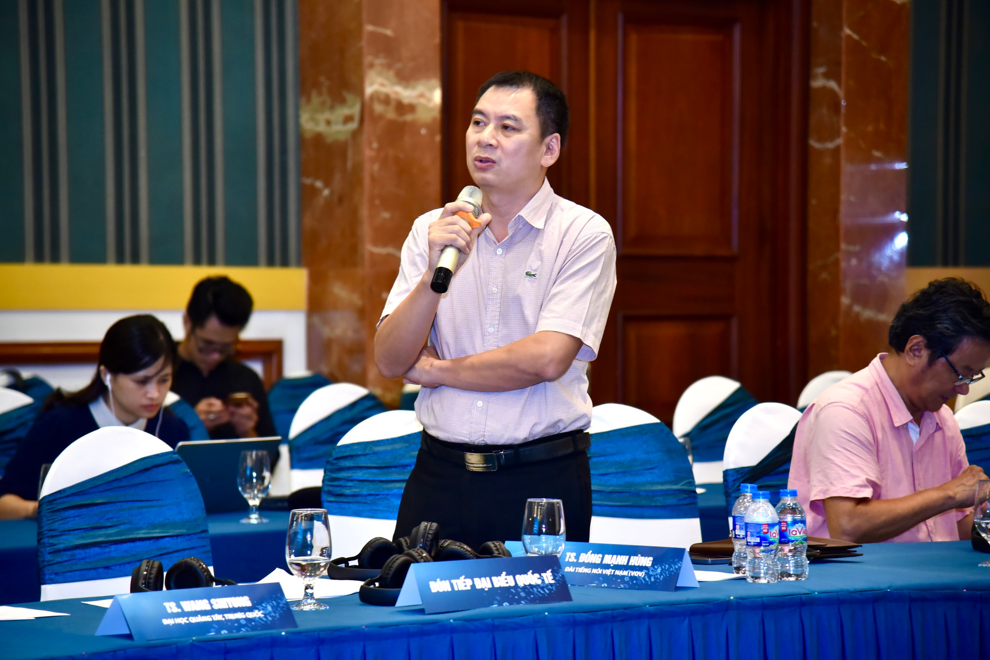 Nhà báo Đồng Mạnh Hùng (VOV) cho rằng, các đài phát thanh hiện nay đang còn lúng túng trong việc chuyển đổi số cũng như làm kinh tế từ số.