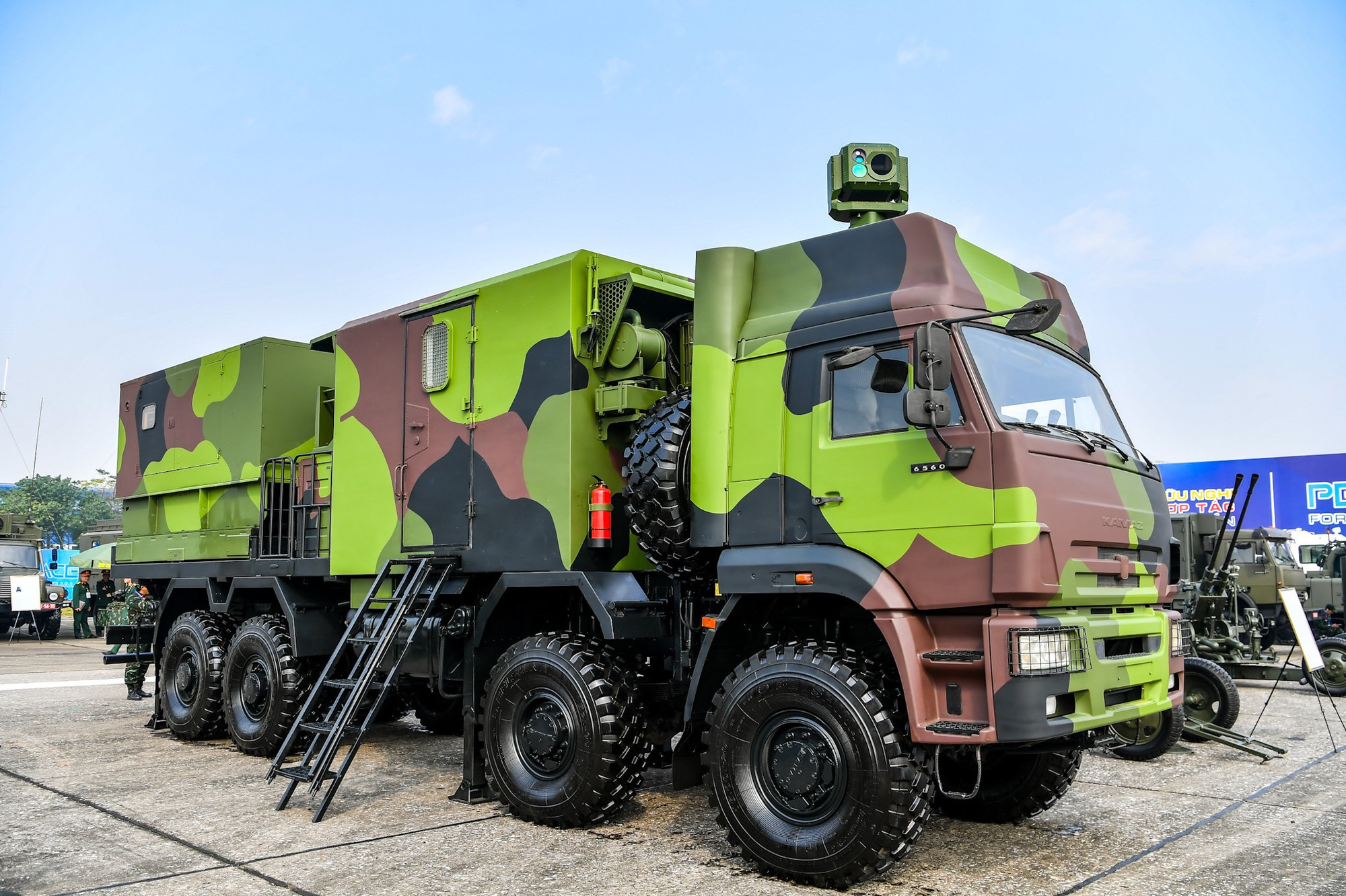 Điểm đặc biệt của tổ hợp là sự tích hợp của hệ thống phát hiện dẫn bắn bằng radar và quang điện tử giúp tăng hiệu quả tác chiến tổng thể của tổ hợp pháo 57mm với tên gọi VPK-57. Đây là một cải tiến đáng kể giúp nâng cao hiệu quả tác chiến của loại pháo phòng không này trong môi trường tác chiến hiện đại. Điểm đặc biệt của tổ hợp là sự tích hợp của hệ thống phát hiện dẫn bắn bằng radar và quang điện tử giúp tăng hiệu quả tác chiến tổng thể của tổ hợp pháo 57mm với tên gọi VPK-57. Đây là một cải tiến đáng kể giúp nâng cao hiệu quả tác chiến của loại pháo phòng không này trong môi trường tác chiến hiện đại.