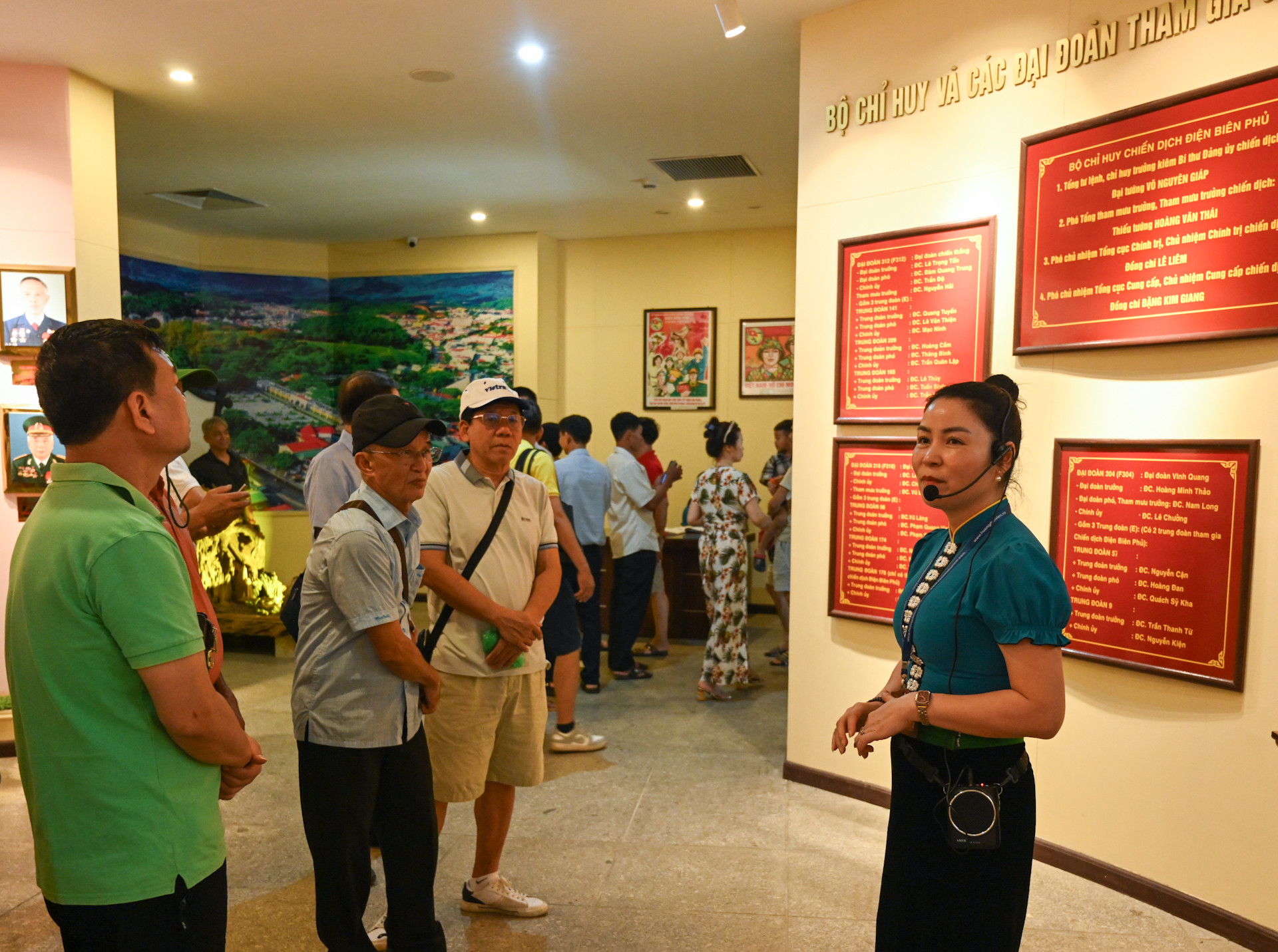 Hầu hết du khách đều hào hứng với các hiện vật được trưng bày.