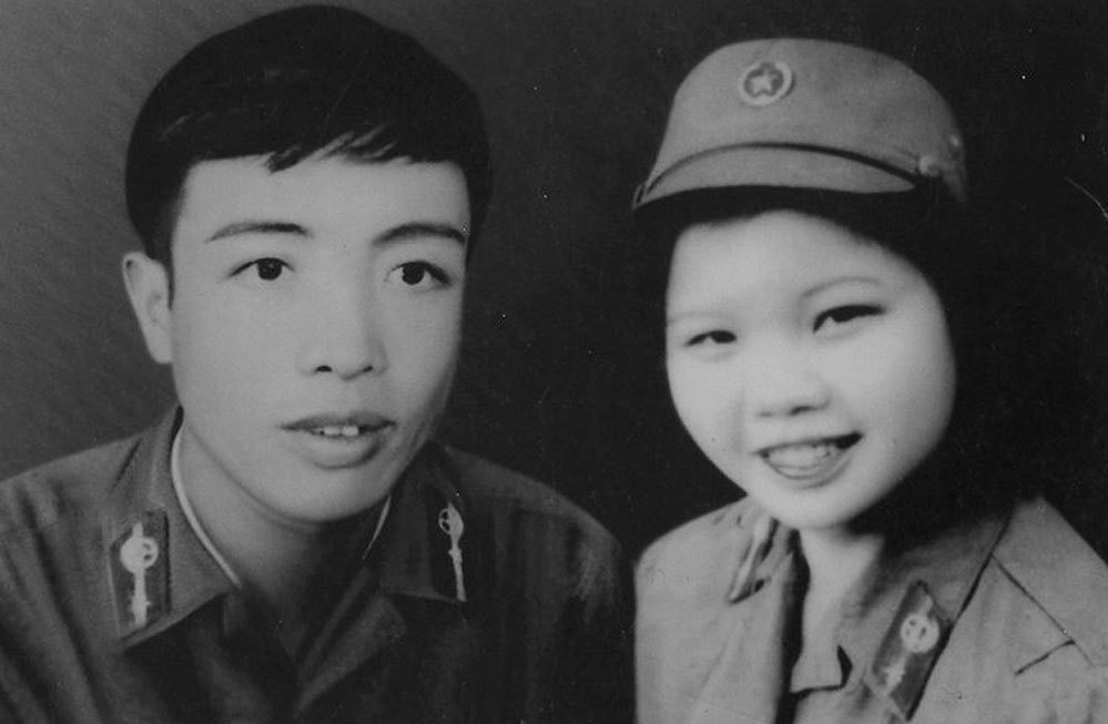 Bức ảnh chung của cặp vợ chồng nên duyên từ chuyến xe định mệnh. (Ảnh: NVCC)