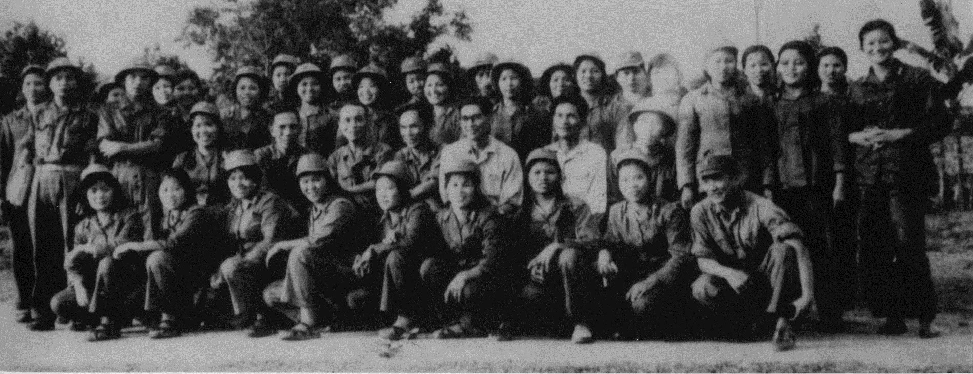 45 cô gái trong Trung đội nữ lái xe Trường Sơn anh hùng. (Ảnh: Tư liệu)