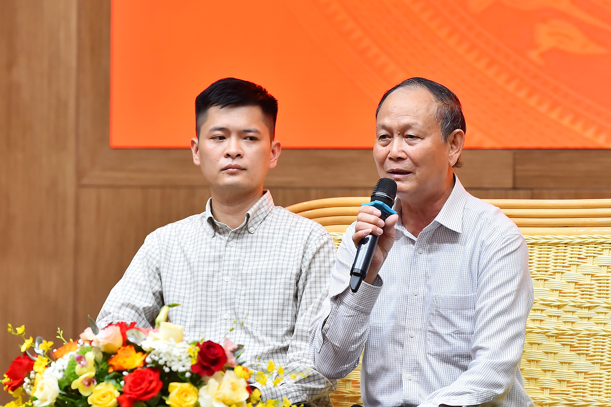 "Đến nay, địa bàn chúng tôi đã trở lại bình yên, cảm ơn các đồng chí Công an thị trấn đã giúp địa bàn có chuyển biến tích cực", ông Vũ Xuân Lợi cho hay. "Đến nay, địa bàn chúng tôi đã trở lại bình yên, cảm ơn các đồng chí Công an thị trấn đã giúp địa bàn có chuyển biến tích cực", ông Vũ Xuân Lợi cho hay.