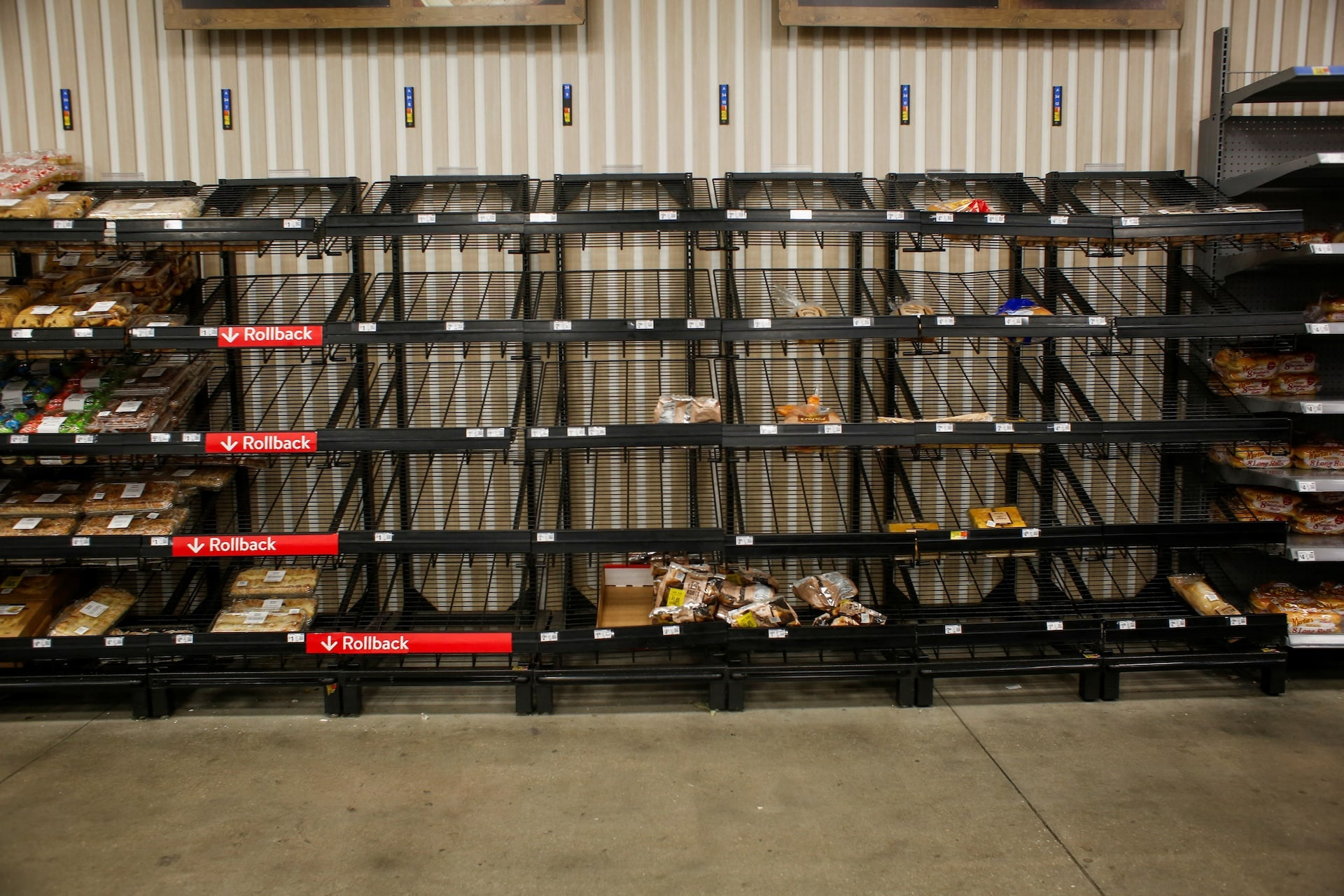 [Ảnh] Người dân bang Florida (Mỹ) khẩn trương chuẩn bị đón siêu bão Milton ảnh 9