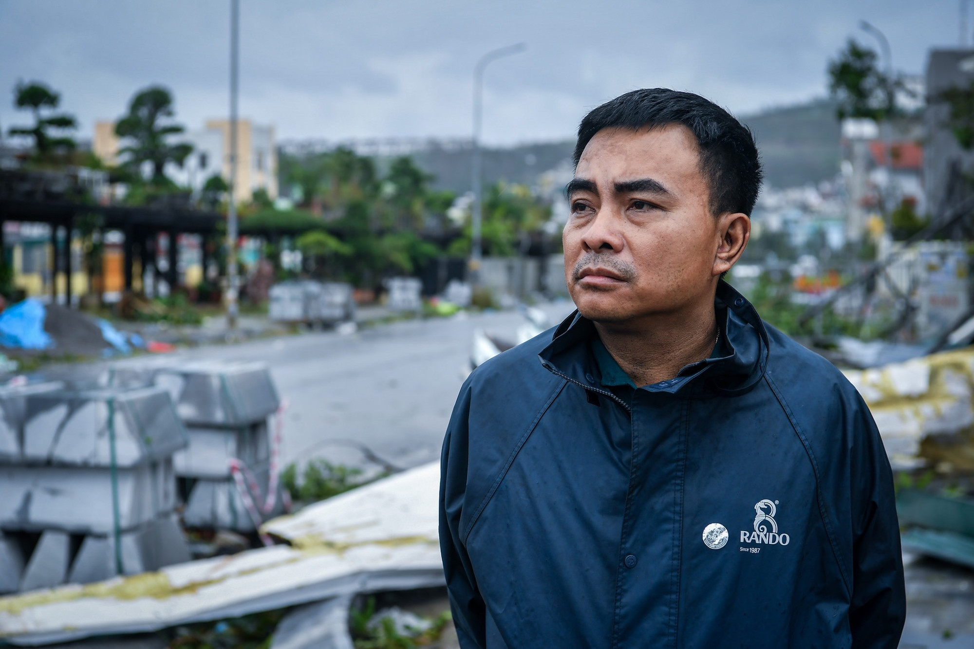 Có gần 30 năm kinh nghiệm đi biển, nhưng với ông Tiến, bão số 3 vẫn là một cơn bão dữ dội chưa từng thấy.