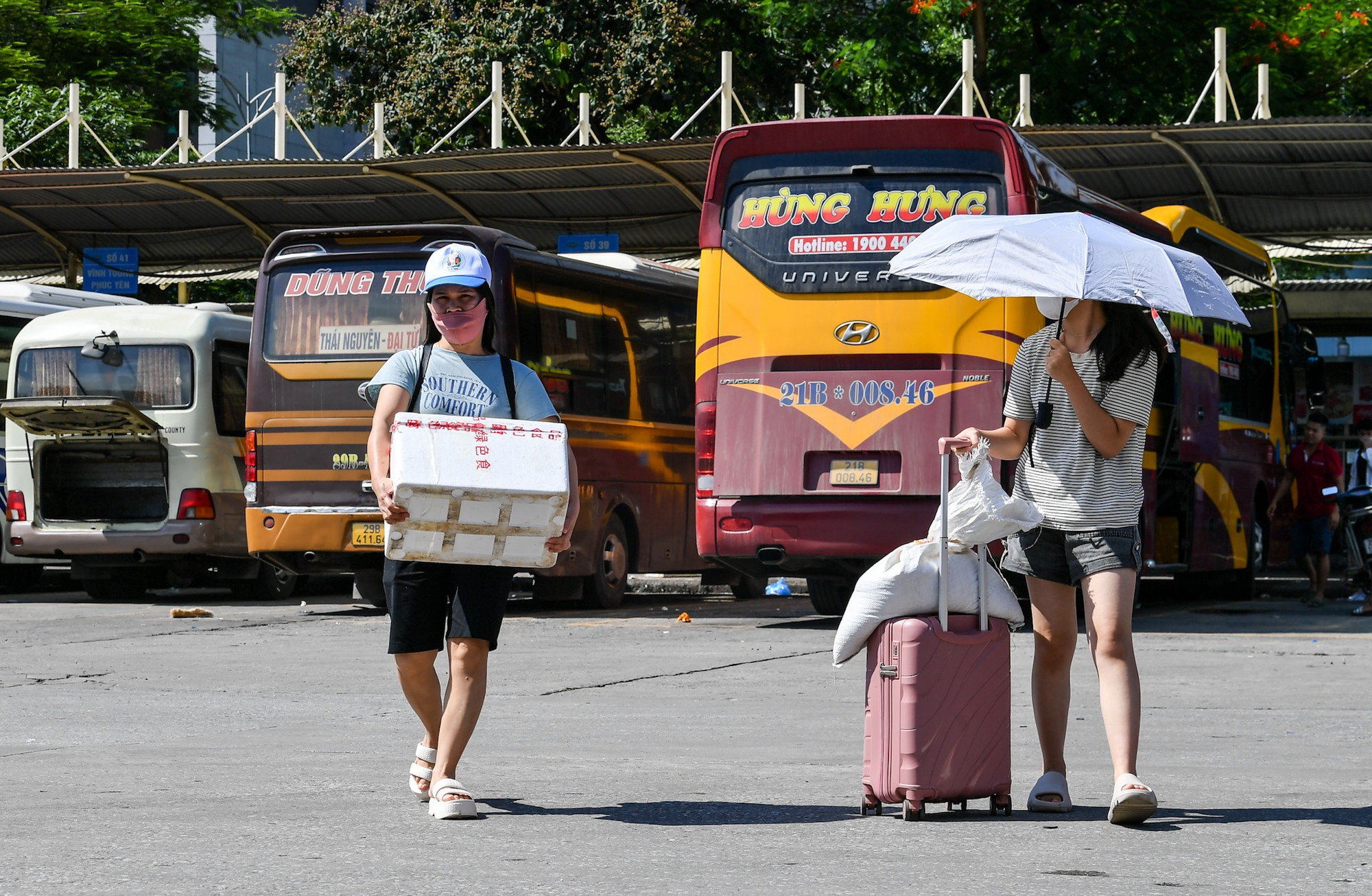Trong khi đó, tại bến xe Mỹ Đình, tới thời điểm 17 giờ, tình trạng ùn ứ vẫn chưa xảy ra. Trong khi đó, tại bến xe Mỹ Đình, tới thời điểm 17 giờ, tình trạng ùn ứ vẫn chưa xảy ra.