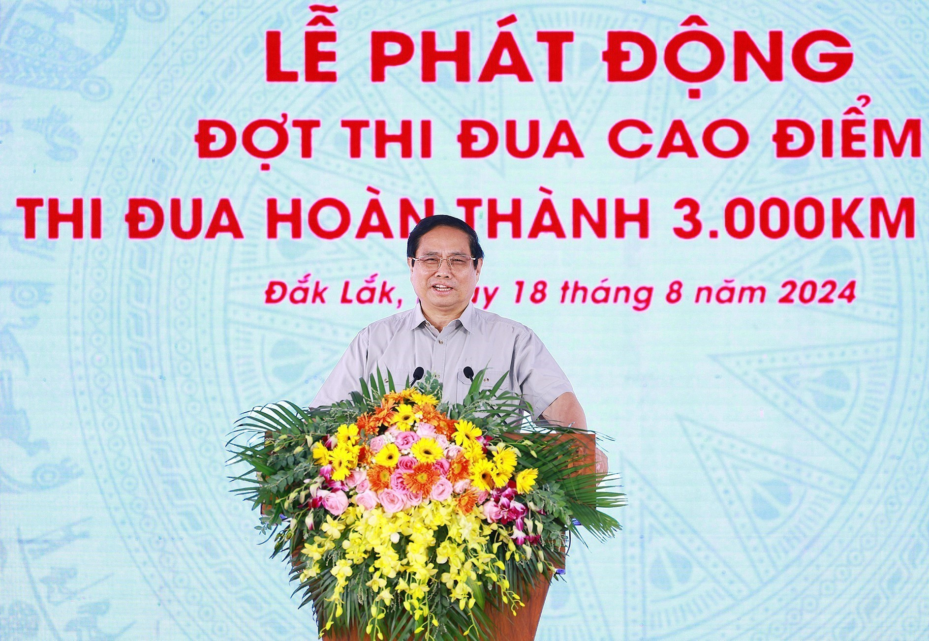 Thủ tướng Phạm Minh Chính phát động đợt thi đua cao điểm “500 ngày đêm thi đua hoàn thành 3.000 km đường bộ cao tốc”. (Ảnh: TTXVN)