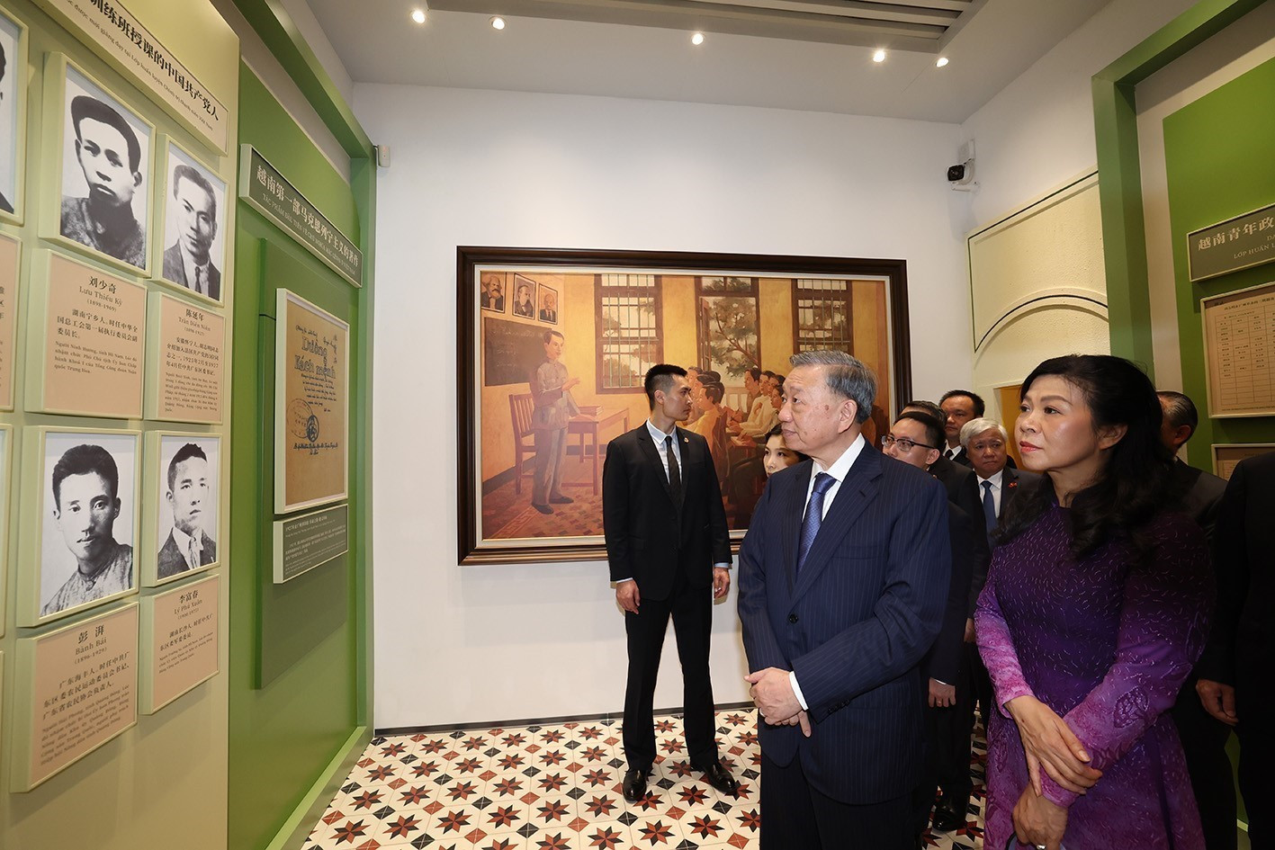 Tổng Bí thư, Chủ tịch nước Tô Lâm và Phu nhân thăm Khu di tích Trụ sở Hội Việt Nam Cách mạng Thanh niên.