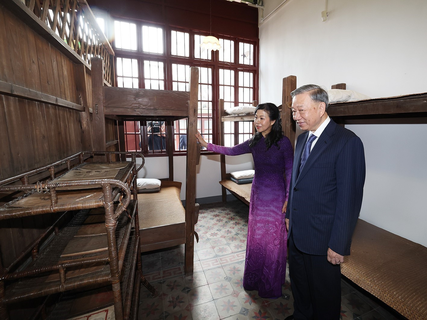 Tổng Bí thư, Chủ tịch nước Tô Lâm và Phu nhân thăm Khu di tích Trụ sở Hội Việt Nam Cách mạng Thanh niên.