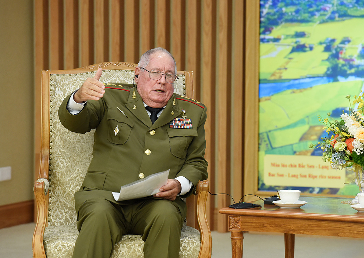 Thượng tướng Álvaro López Miera, Bộ trưởng Các Lực lượng vũ trang cách mạng Cuba phát biểu tại buổi tiếp. Thượng tướng Álvaro López Miera, Bộ trưởng Các Lực lượng vũ trang cách mạng Cuba phát biểu tại buổi tiếp.