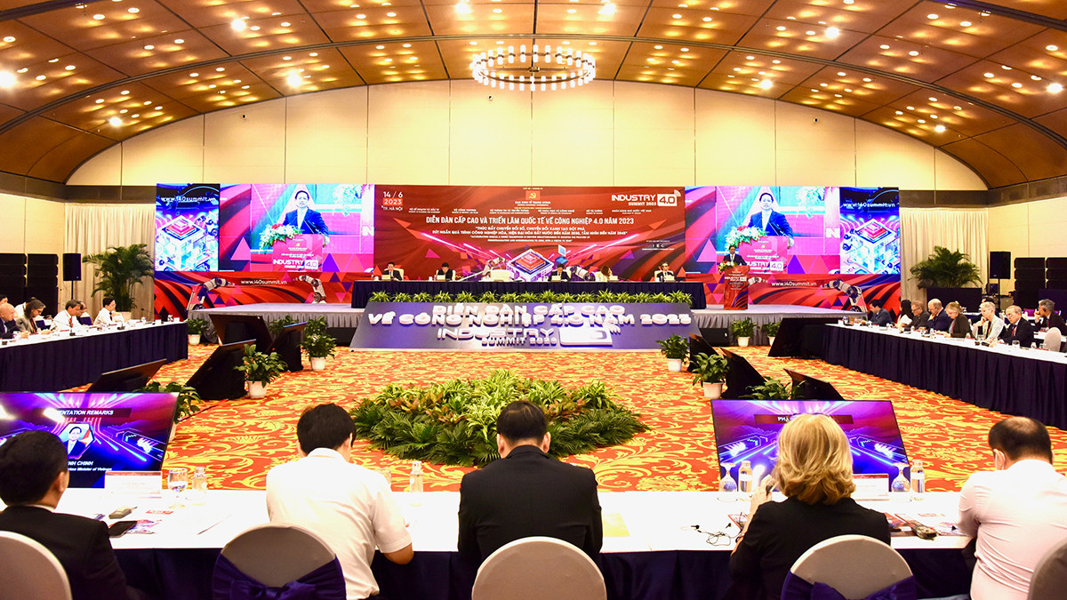 Toàn cảnh Phiên toàn thể Diễn đàn cấp cao và Triển lãm quốc tế về Công nghiệp 4.0 năm 2023.