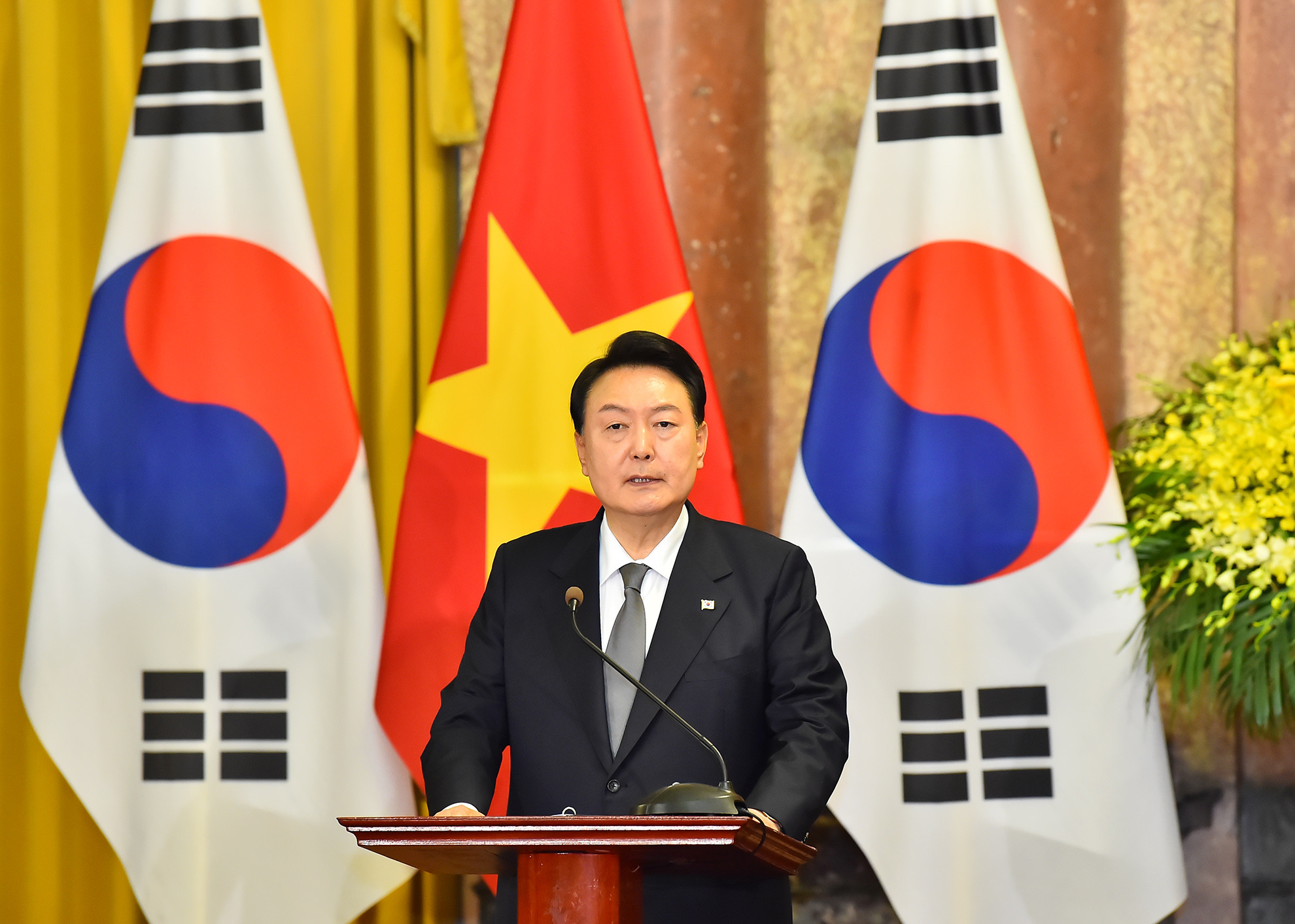 Tổng thống Đại Hàn Dân Quốc Yoon Suk Yeo phát biểu tại buổi gặp gỡ báo chí.