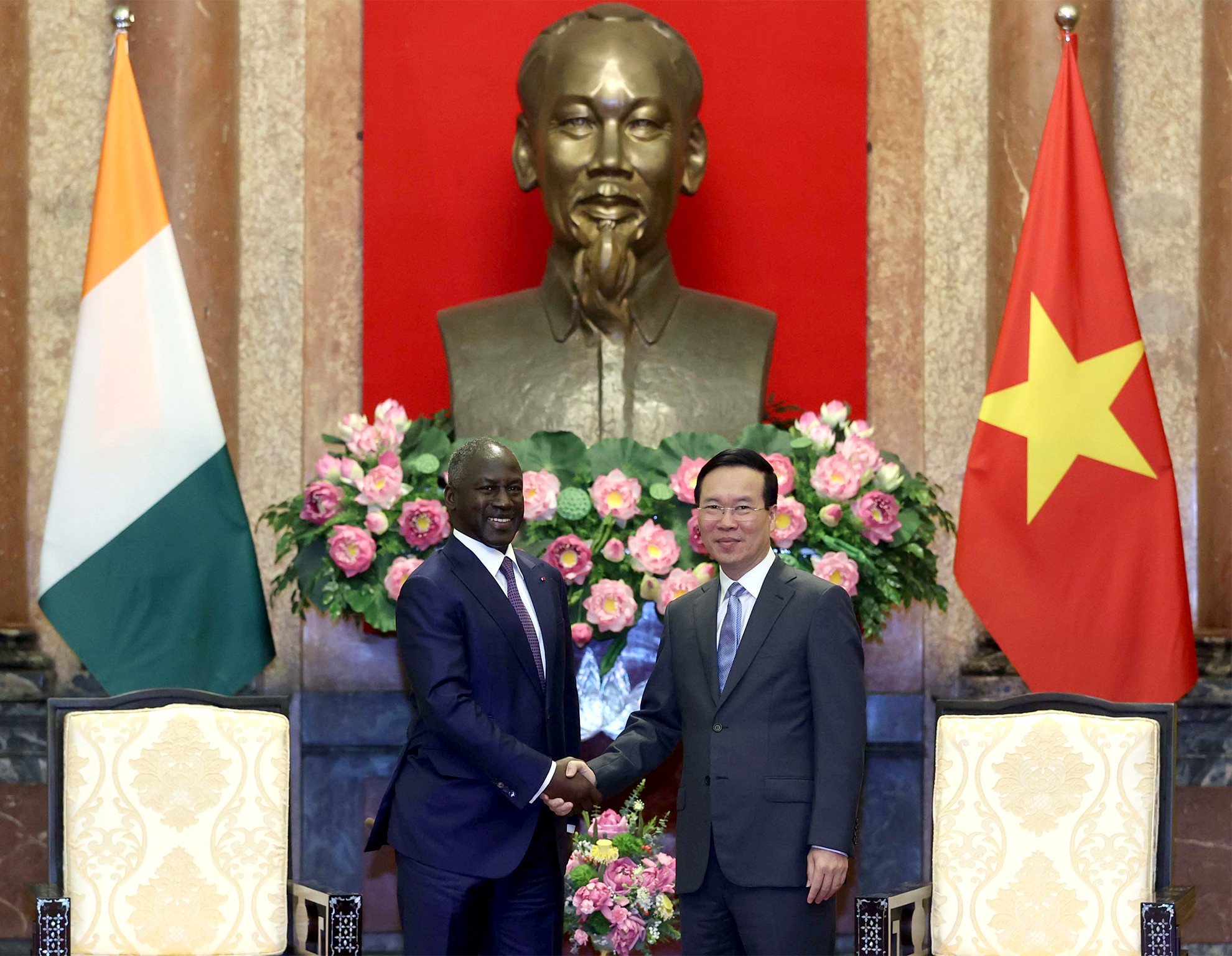 Chủ tịch nước Võ Văn Thưởng tiếp Chủ tịch Quốc hội Bờ Biển Ngà Adama Bictogo.