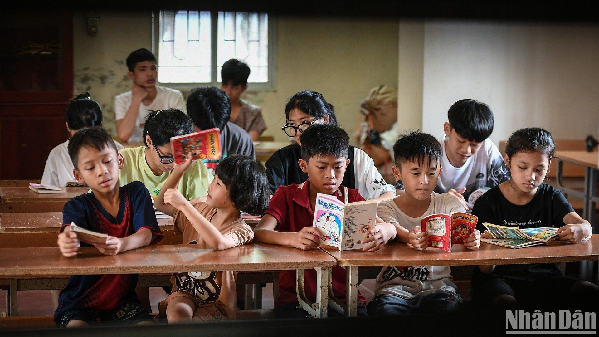 Niềm vui của các bạn nhỏ bên những trang sách ngày hè.