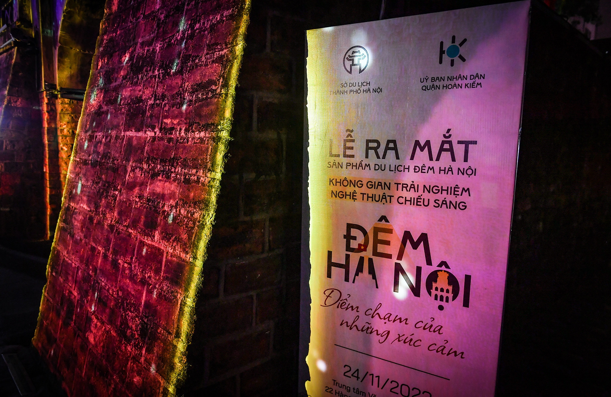 Không gian trải nghiệm nghệ thuật chiếu sáng "Đêm Hà Nội - Điểm chạm của những xúc cảm" diễn ra từ 24 đến 26/11/2023 phục vụ du khách tham quan.
