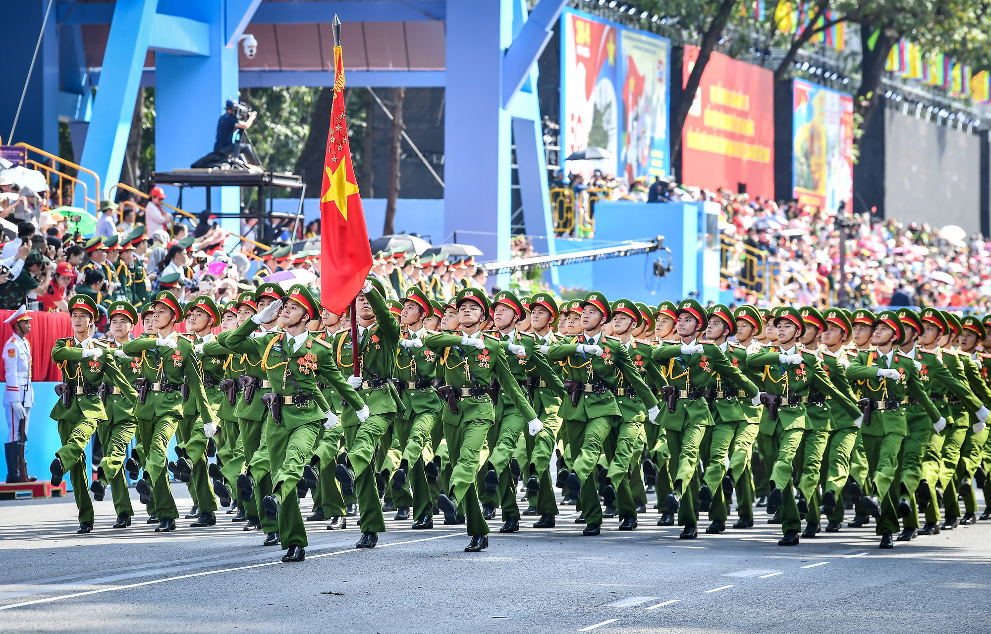 Khối nam sĩ quan Cảnh sát Nhân dân.