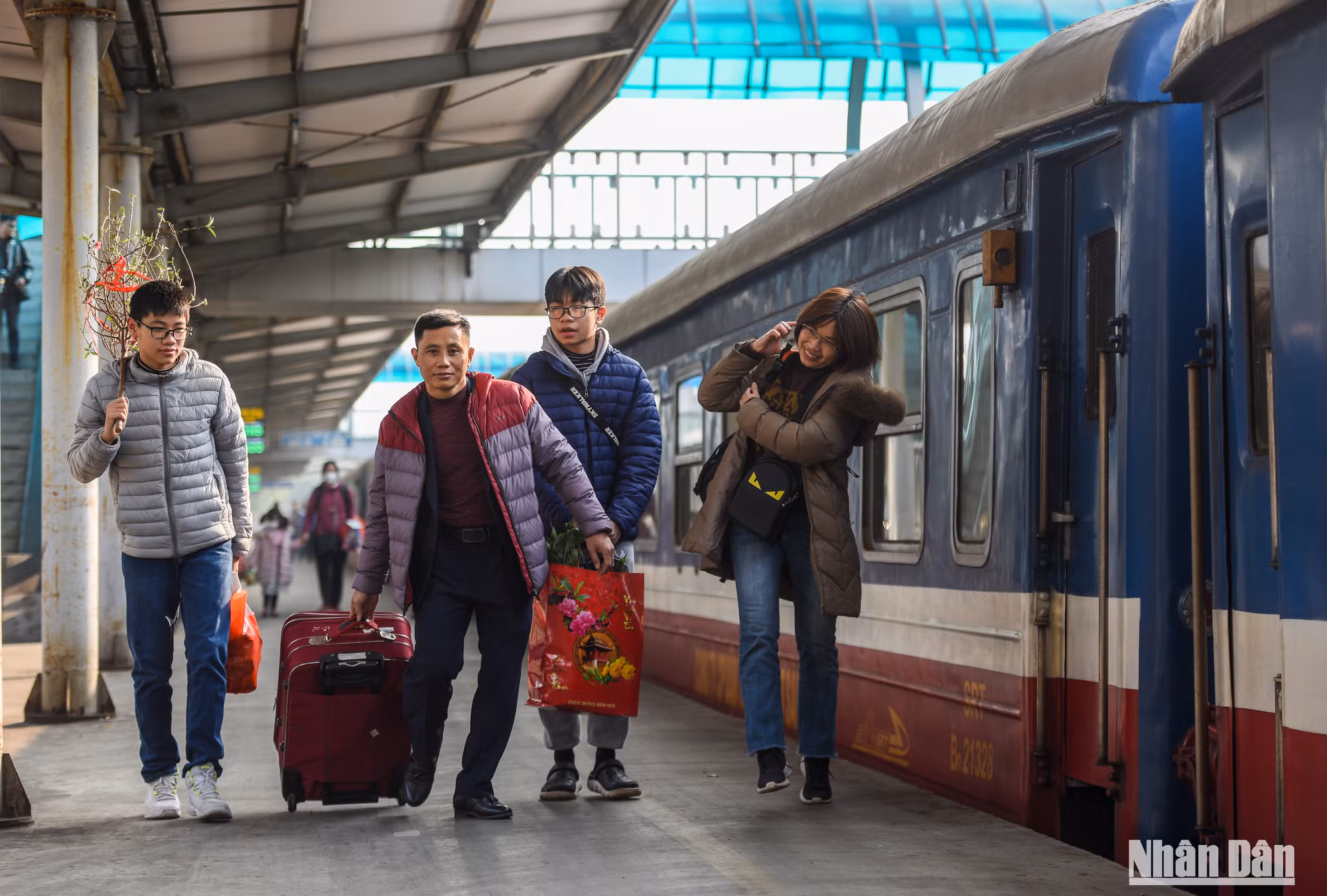 [Ảnh] Những chuyến tàu cuối của năm Nhâm Dần