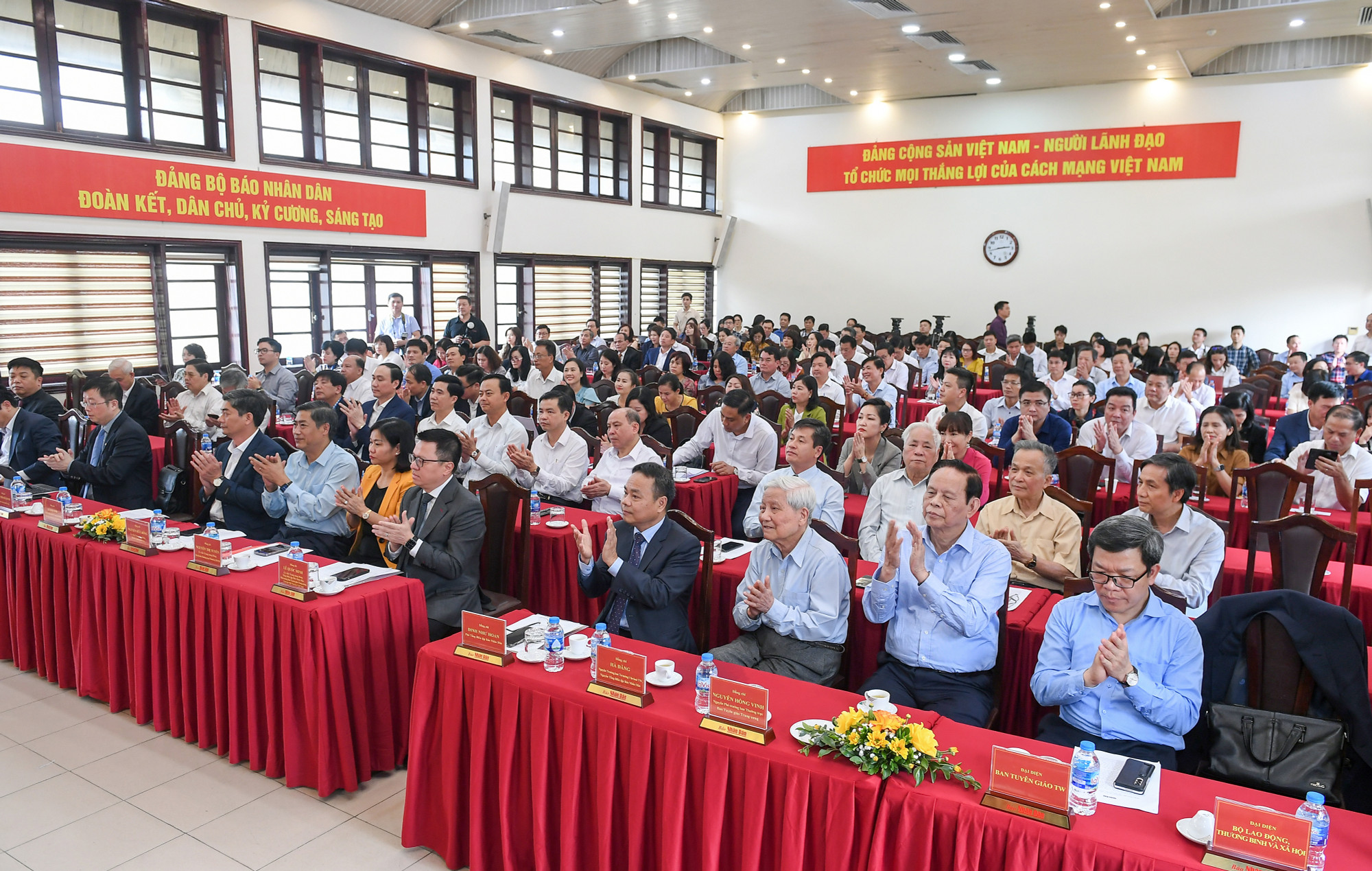 [Ảnh] Báo Nhân Dân ra mắt phụ trương về sáu vùng kinh tế-xã hội ảnh 10