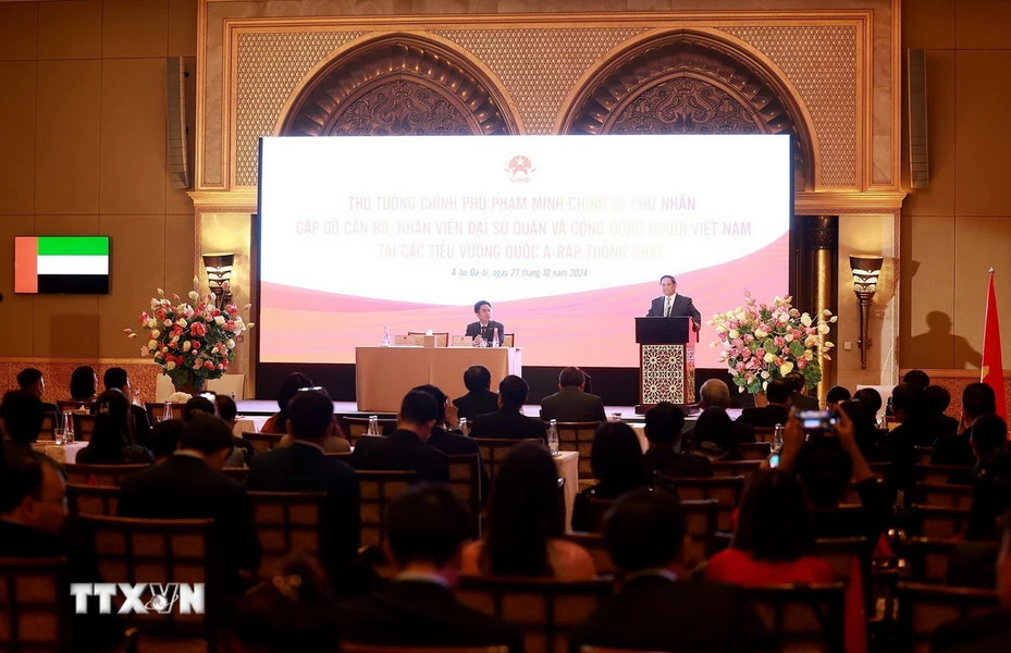 [Ảnh] Thủ tướng Phạm Minh Chính gặp đại diện cộng đồng người Việt Nam tại UAE ảnh 4