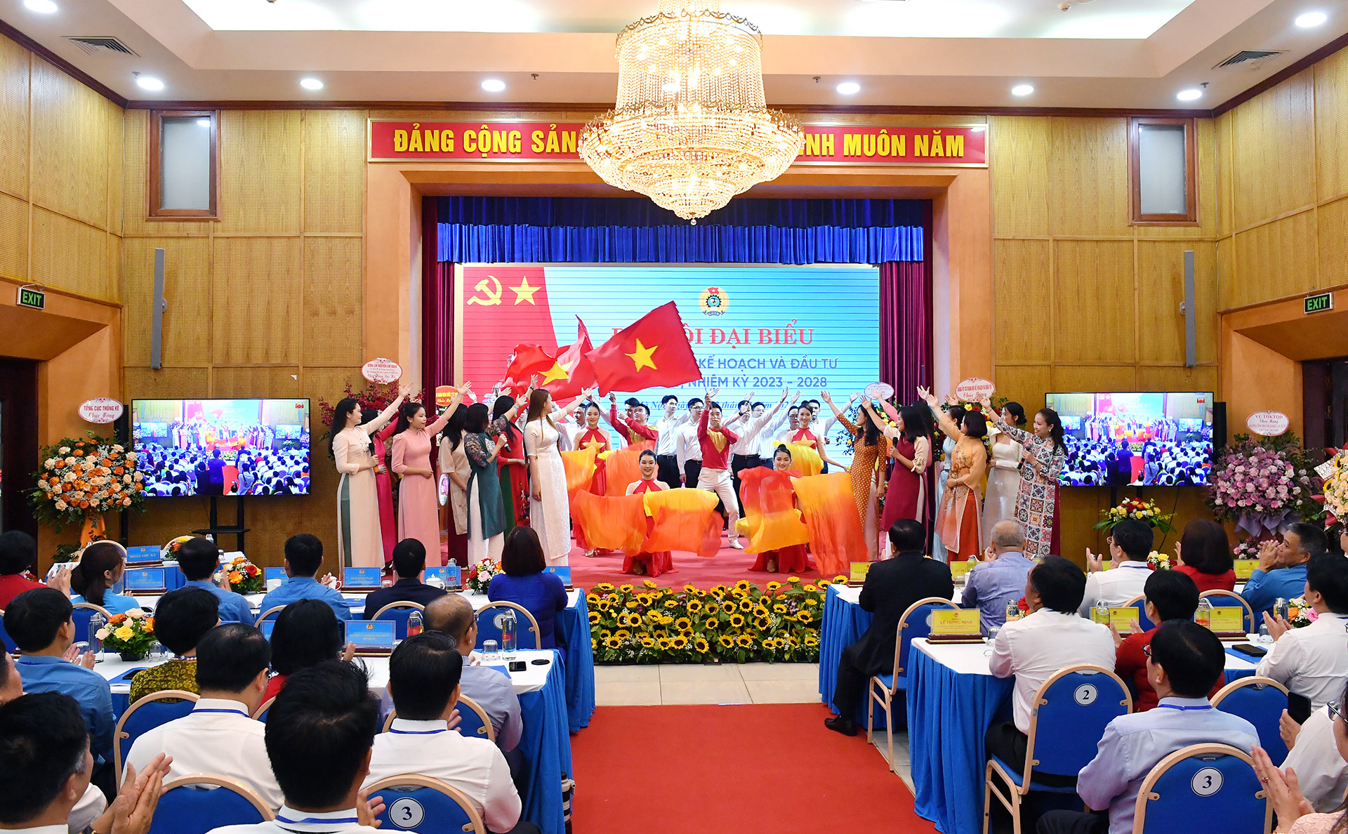 Tiết mục văn nghệ chào mừng Đại hội.