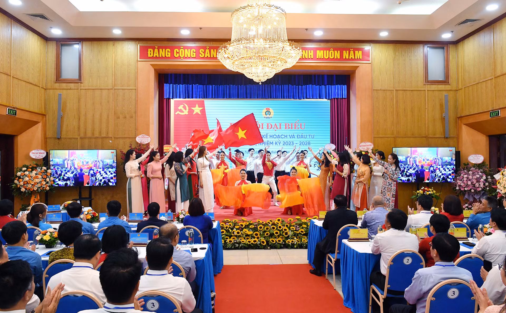 Tiết mục văn nghệ chào mừng Đại hội.