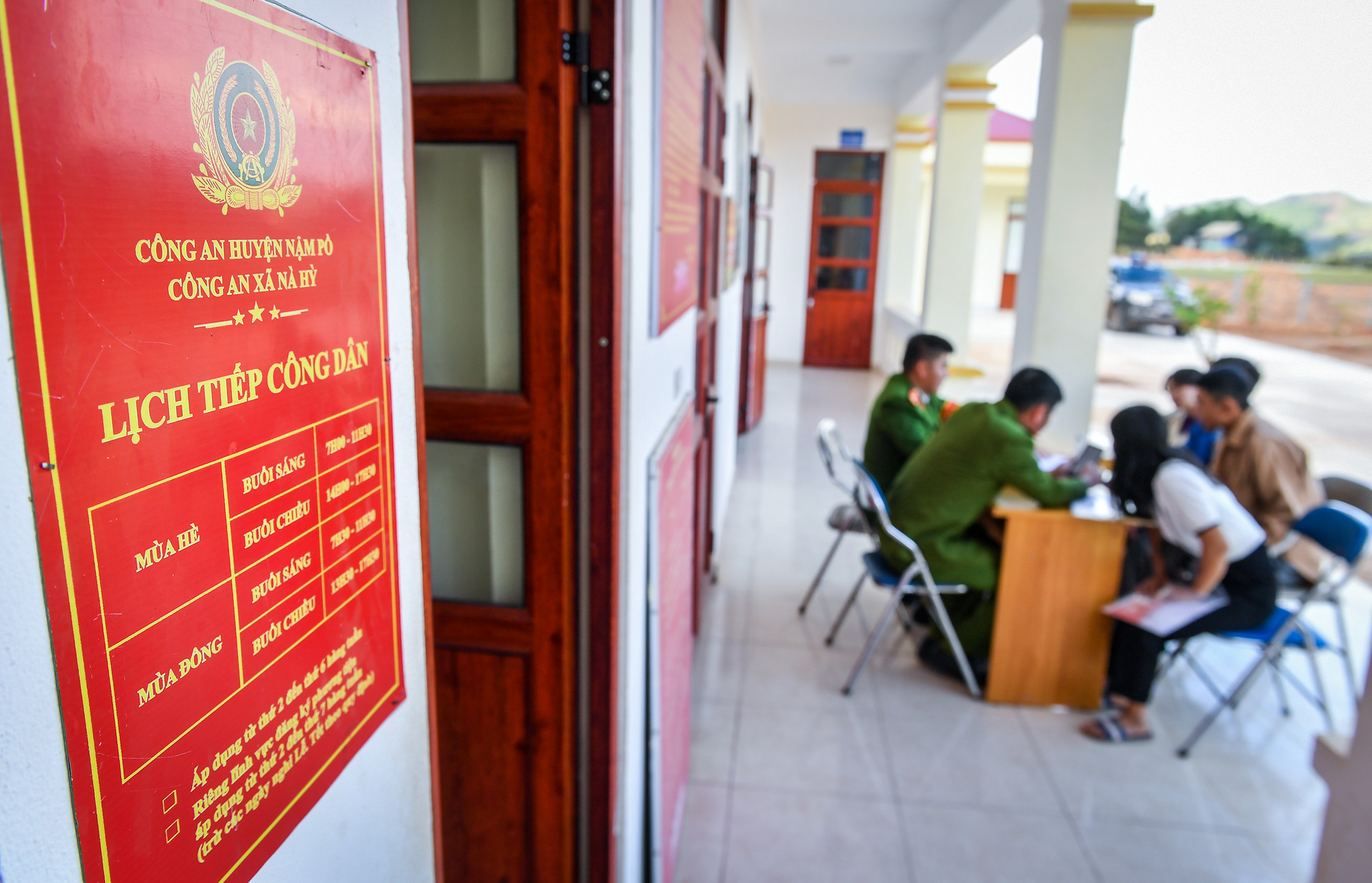 Tại huyện Nậm Pồ, tính đến ngày 21/5/2023 Công an huyện đã hoàn thành 100% việc thu nhận hồ sơ cấp căn cước công dân cho toàn bộ công dân có mặt tại địa bàn, đủ điều kiện cấp căn cước công dân. Công tác thu nhận tài khoản định danh điện tử, đã thu nhận 24.529 tài khoản định danh và cài đặt, kích hoạt 14.227 tài khoản định danh điện tử (VNeID).