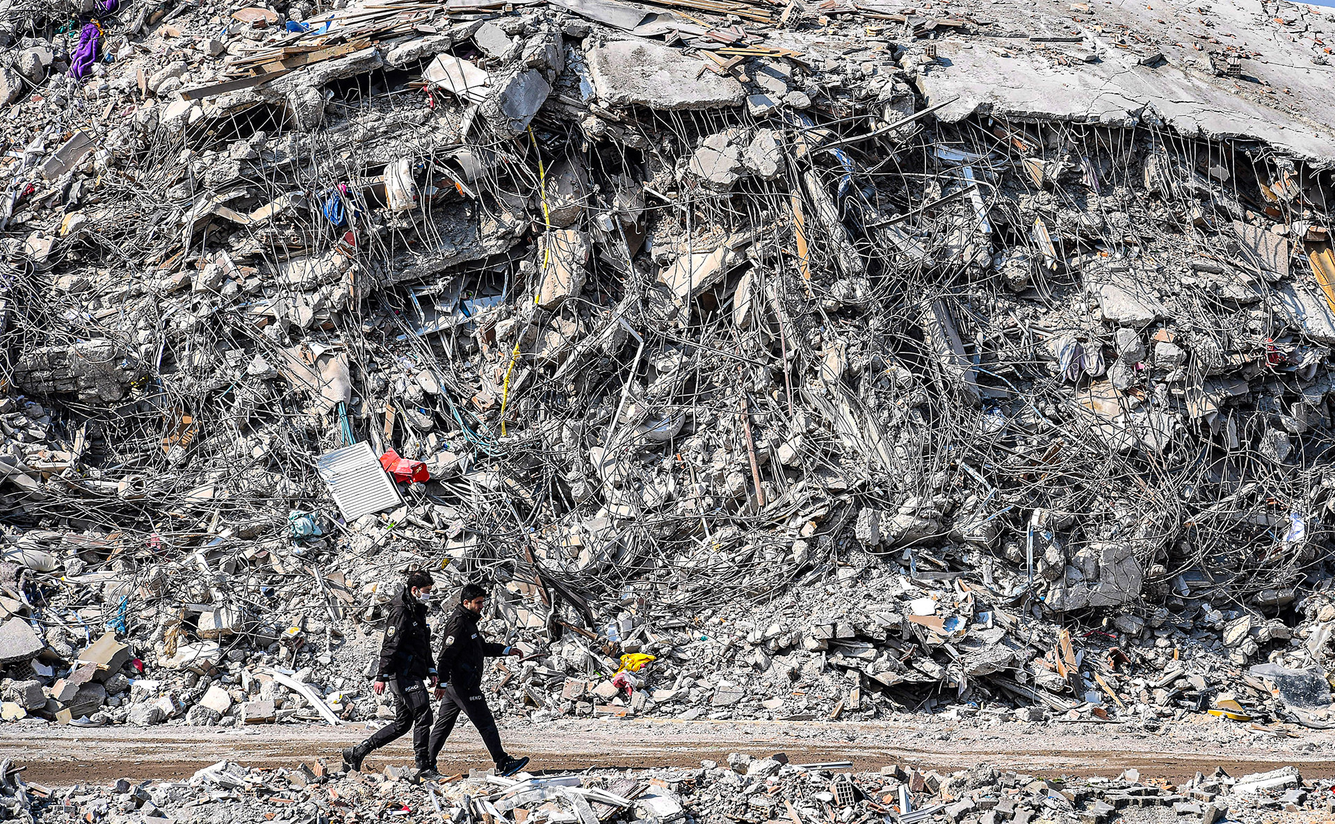 Nhờ sự chung tay của cộng đồng quốc tế, trong đó có Việt Nam, người dân Thổ Nhĩ Kỳ sẽ vững vàng bước qua đổ nát, đau thương để tiến về phía trước...