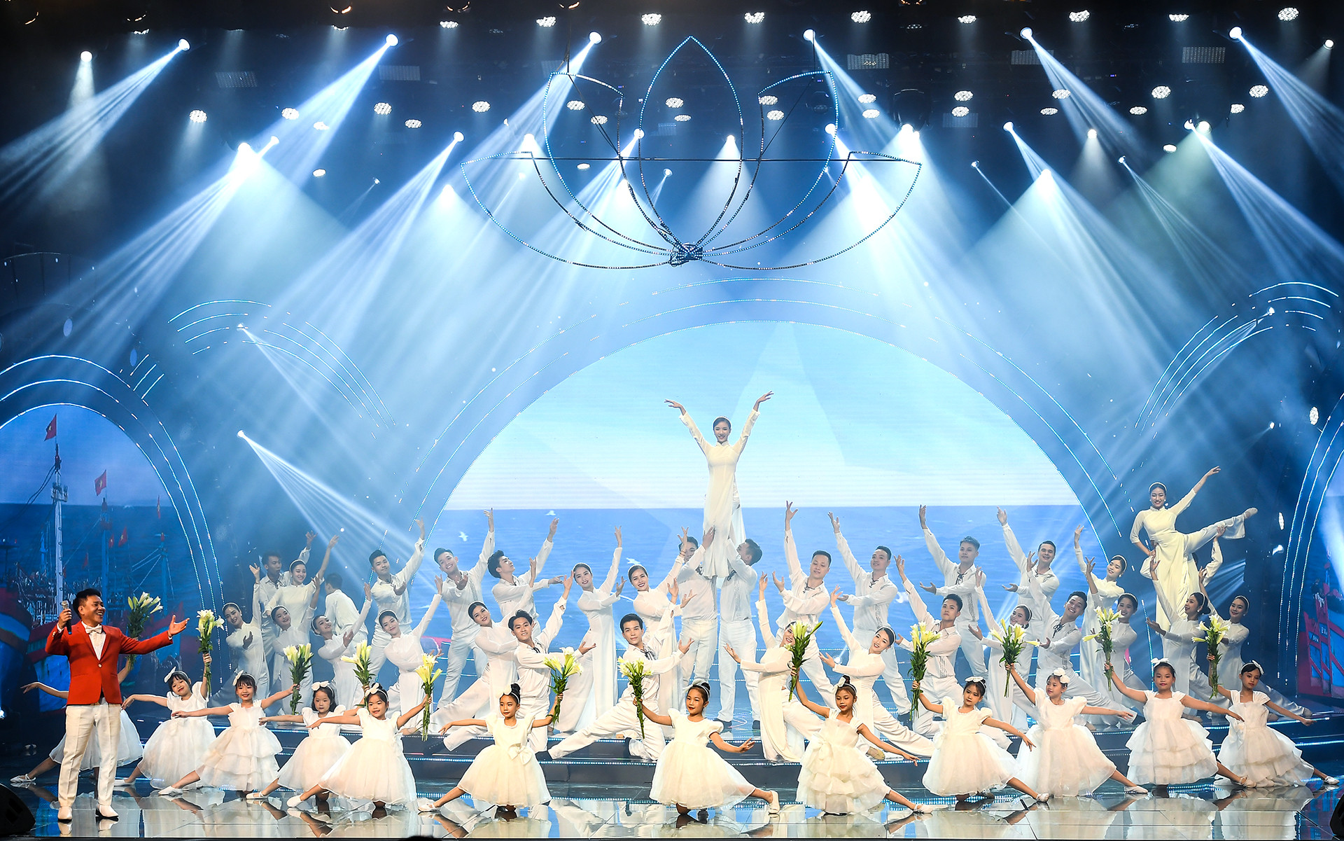 [Ảnh] Đêm nhạc "Mạch nguồn ví, giặm" ảnh 12