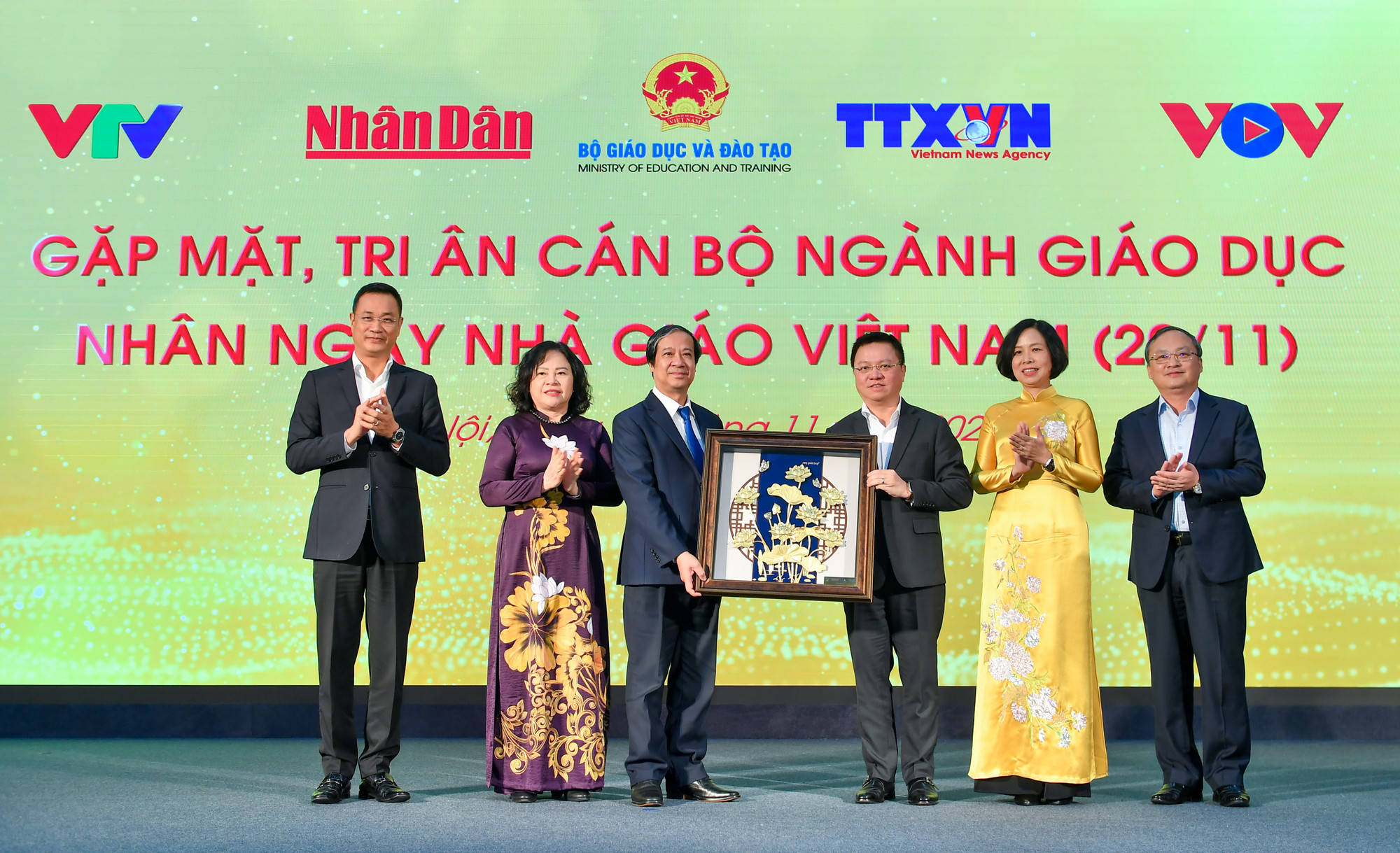 [Ảnh] Chương trình gặp mặt, tri ân nhân kỷ niệm ngày Nhà giáo Việt Nam 20/11 ảnh 4