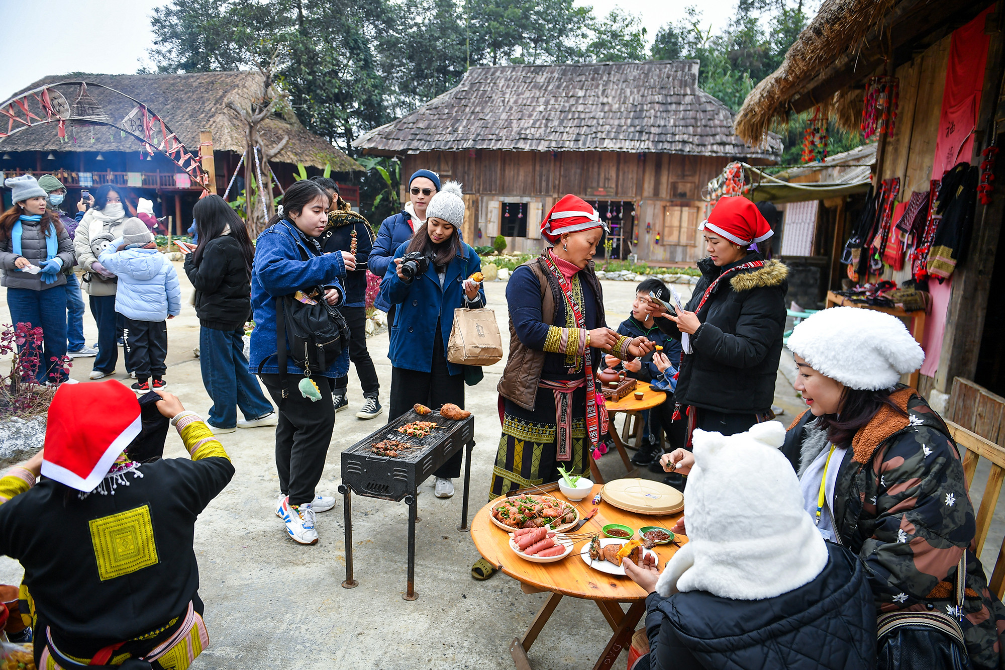 [Ảnh] Lên "Nóc nhà Đông Dương" ngắm biển mây dịp Tết Dương lịch ảnh 6