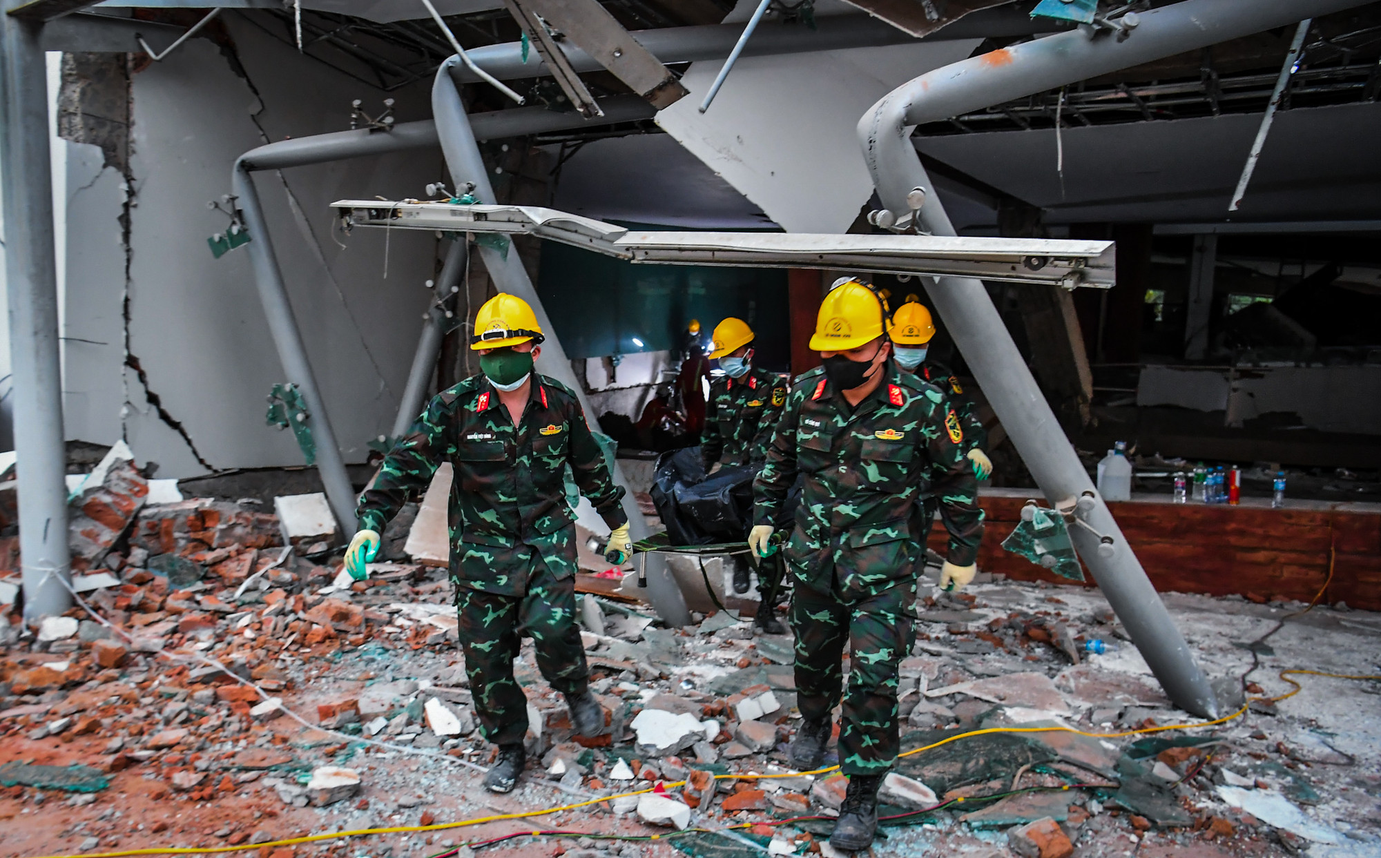 Trong ngày 2/4 lực lượng cứu hộ, cứu nạn của chúng ta đã tìm thấy 6 thi thể bị nạn nhân bị chôn vùi dưới lớp đất tại Bệnh viện Ottara Thiri (thủ đô Naypyidaw của Myanmar).