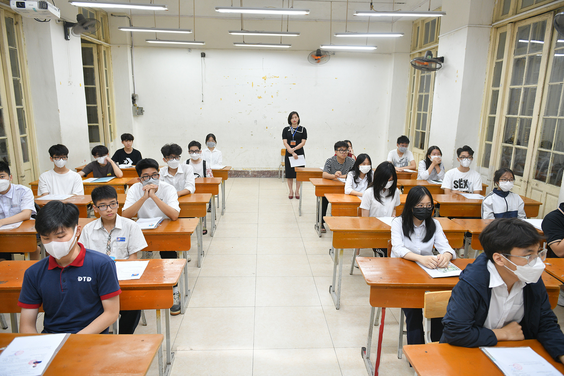 [Ảnh] Học sinh Hà Nội làm thủ tục dự thi tuyển sinh vào lớp 10 ảnh 7