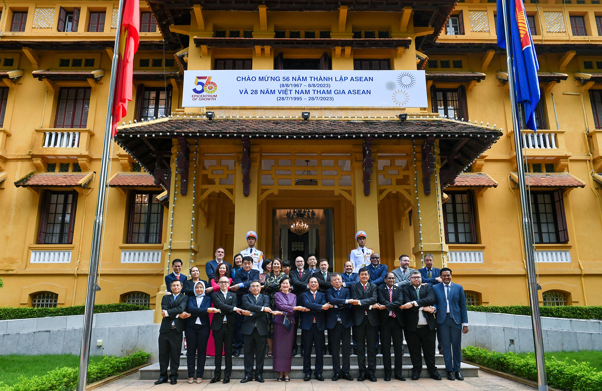 Bộ trưởng Bùi Thanh Sơn tin tưởng với nền tảng vững chắc, dày công vun đắp nửa thế kỷ qua cộng hưởng với những khát vọng của mình, ASEAN sẽ trở thành một Cộng đồng phát triển bao trùm, bền vững và là tâm điểm tăng trưởng của khu vực và thế giới. (Ảnh: THÀNH ĐẠT)