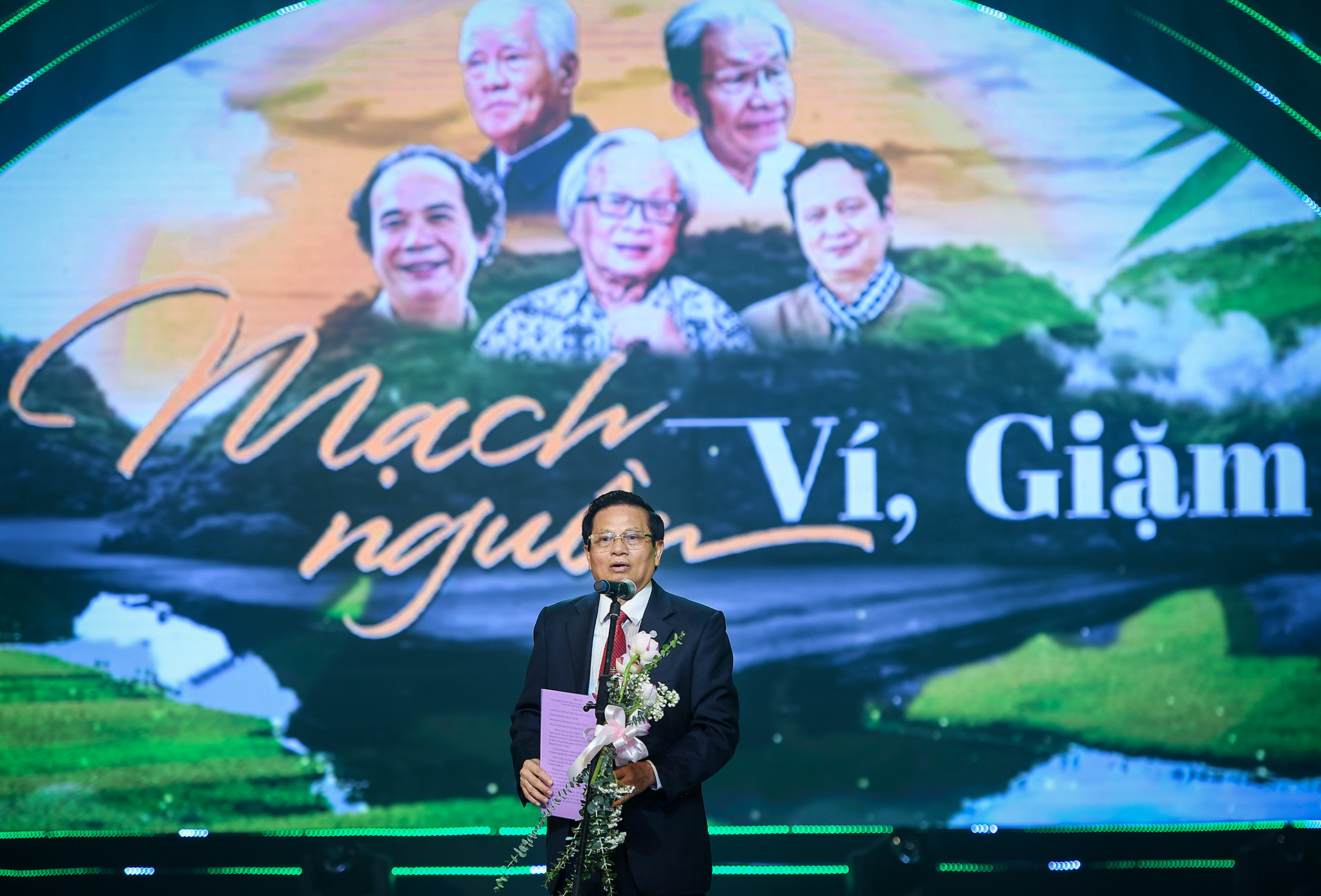 [Ảnh] Đêm nhạc "Mạch nguồn ví, giặm" ảnh 1