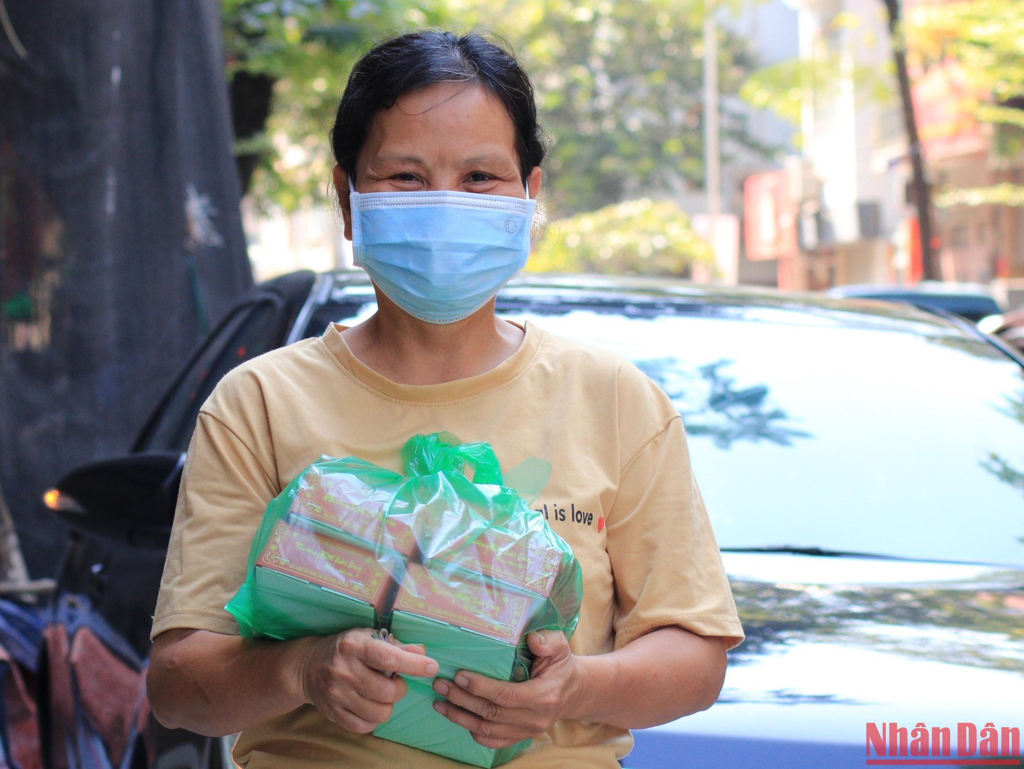 Trên phố Thụy Khuê có những cơ sở sản xuất bánh trung thu lâu năm, chất lượng bánh được đánh giá cao nhờ hương vị truyền thống nên có lượng khách quen lớn.