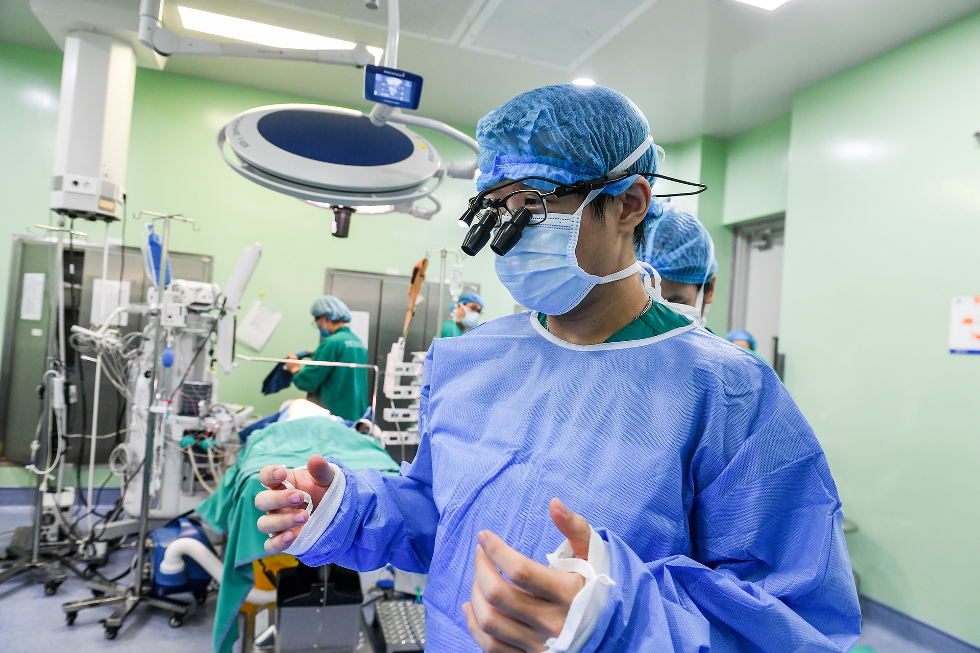 [Ảnh] Cận cảnh ca mổ thứ 700 trường hợp tim bẩm sinh với kỹ thuật ít xâm lấn ảnh 6