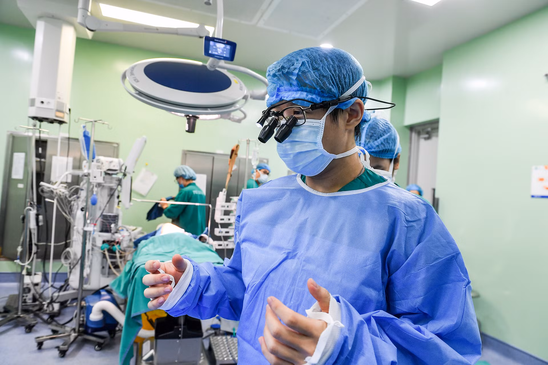 [Ảnh] Cận cảnh ca mổ thứ 700 trường hợp tim bẩm sinh với kỹ thuật ít xâm lấn ảnh 6