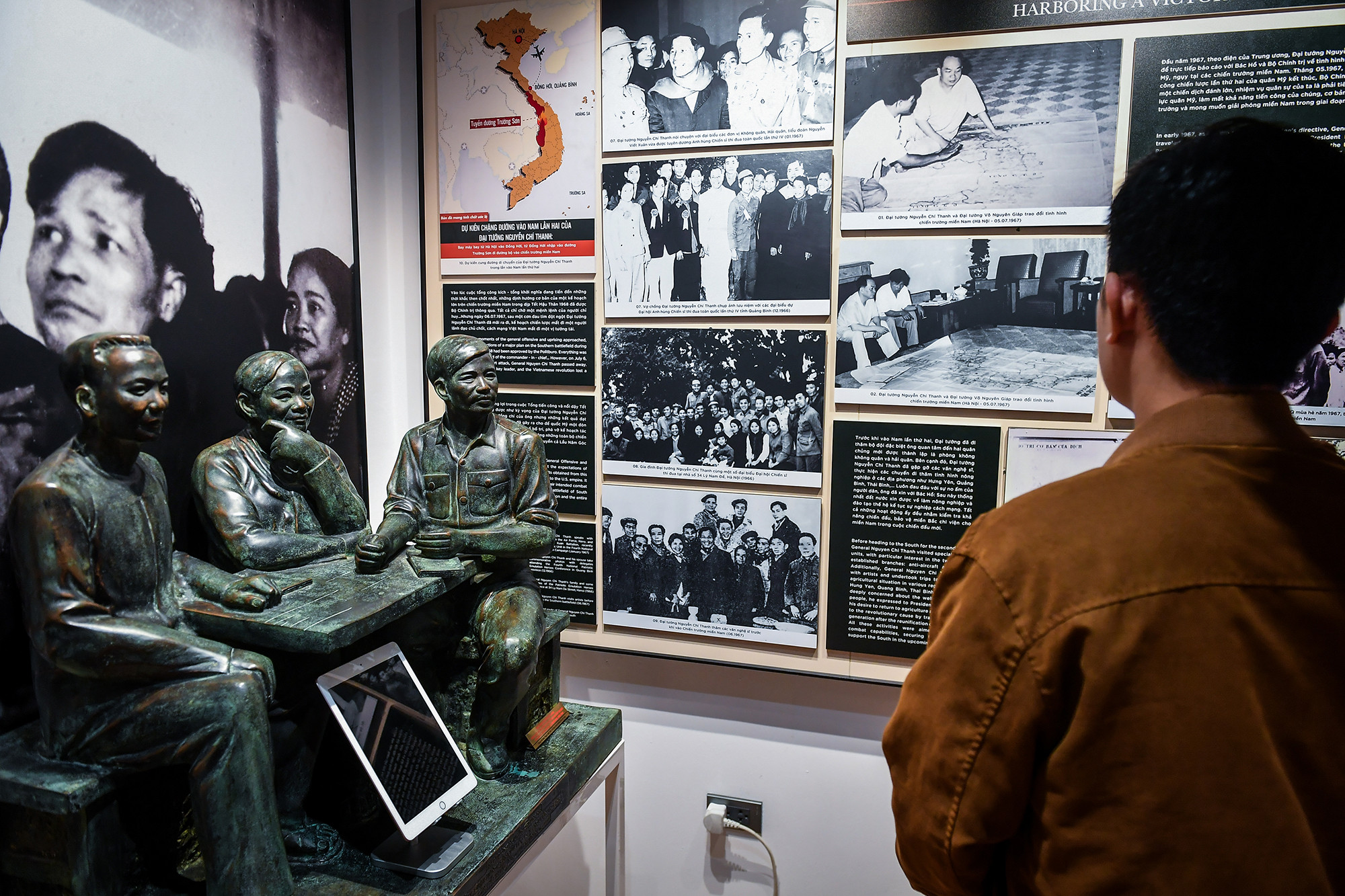 Bảo tàng có tổng diện tích hơn 500m2, trong đó diện tích trưng bày khoảng hơn 200m2, được tổ chức theo tám chủ đề chính: Quê hương - Cách mạng miền trung; Việt Bắc; xây dựng Quân đội; Xây dựng hòa bình ở miền bắc; Cách mạng miền nam; Ngày 6/7; Tấm lòng những người ở lại; Gia đình-Hành trình tiếp nối. Bên cạnh đó là các tiểu đề: Bình Trị Thiên khói lửa; Nông nghiệp, Đối ngoại, Văn hóa văn nghệ, Thể thao, “Ông tướng du kích”... Qua đó, làm nổi bật chân dung Đại tướng Nguyễn Chí Thanh, người chiến sĩ cộng sản kiên trung, người lãnh đạo tài trí, có tầm nhìn chiến lược.